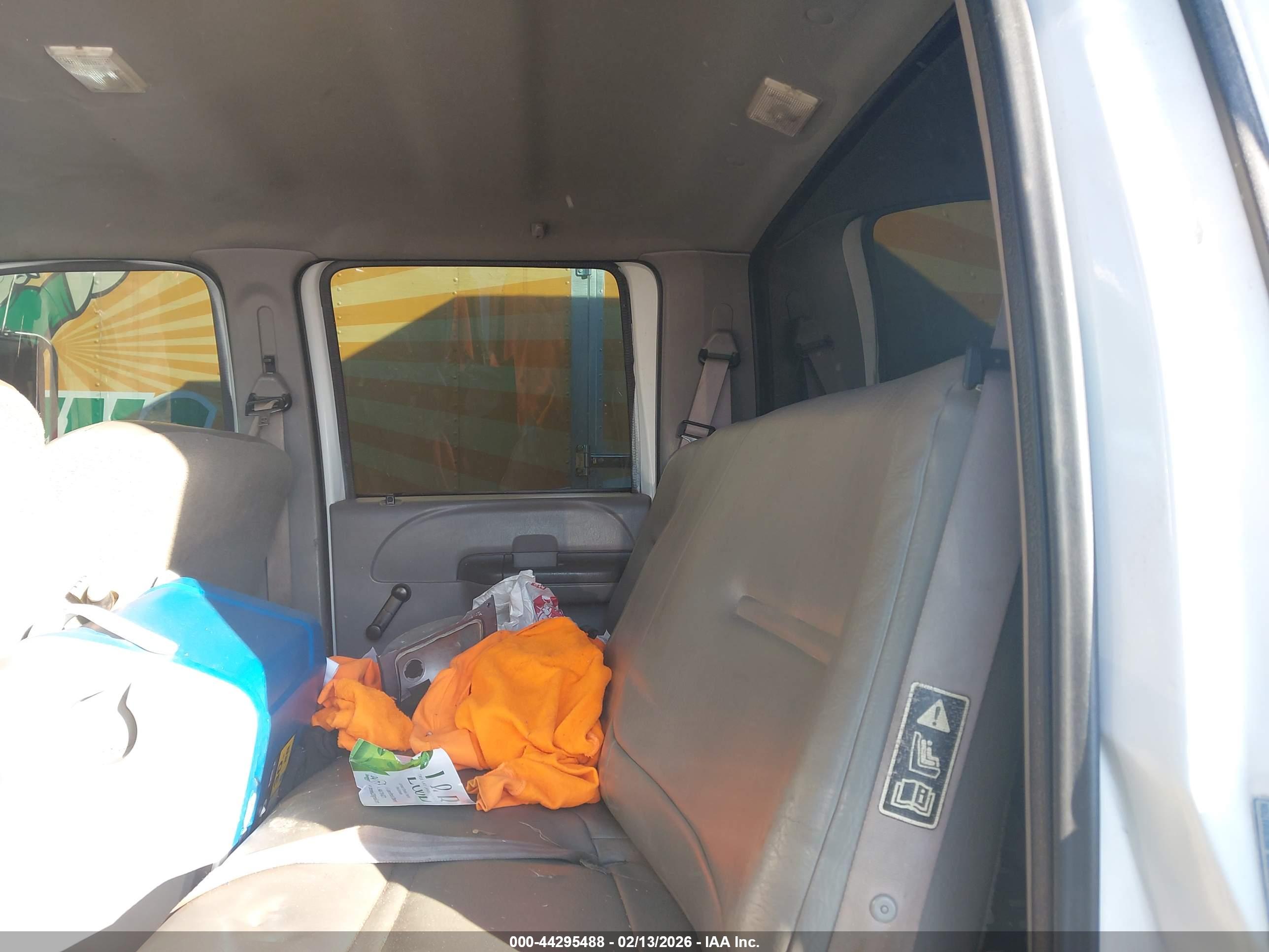 FORD F-650 image 8