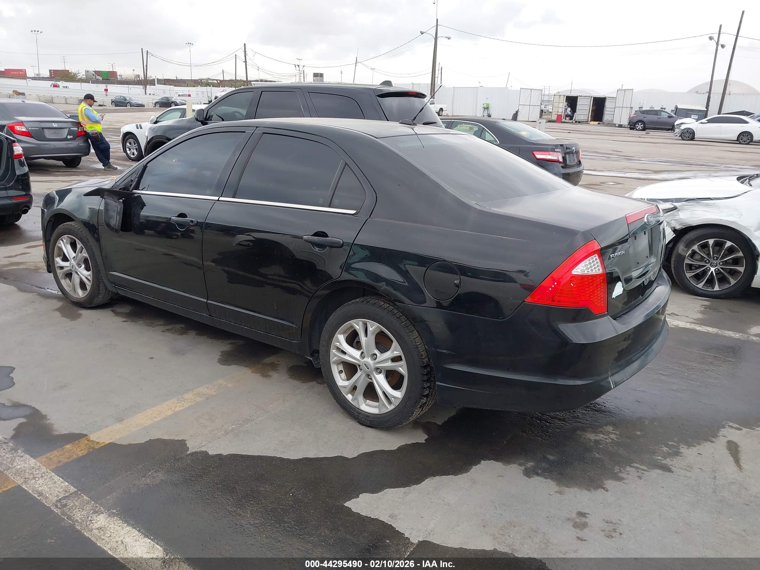 FORD FUSION image 3