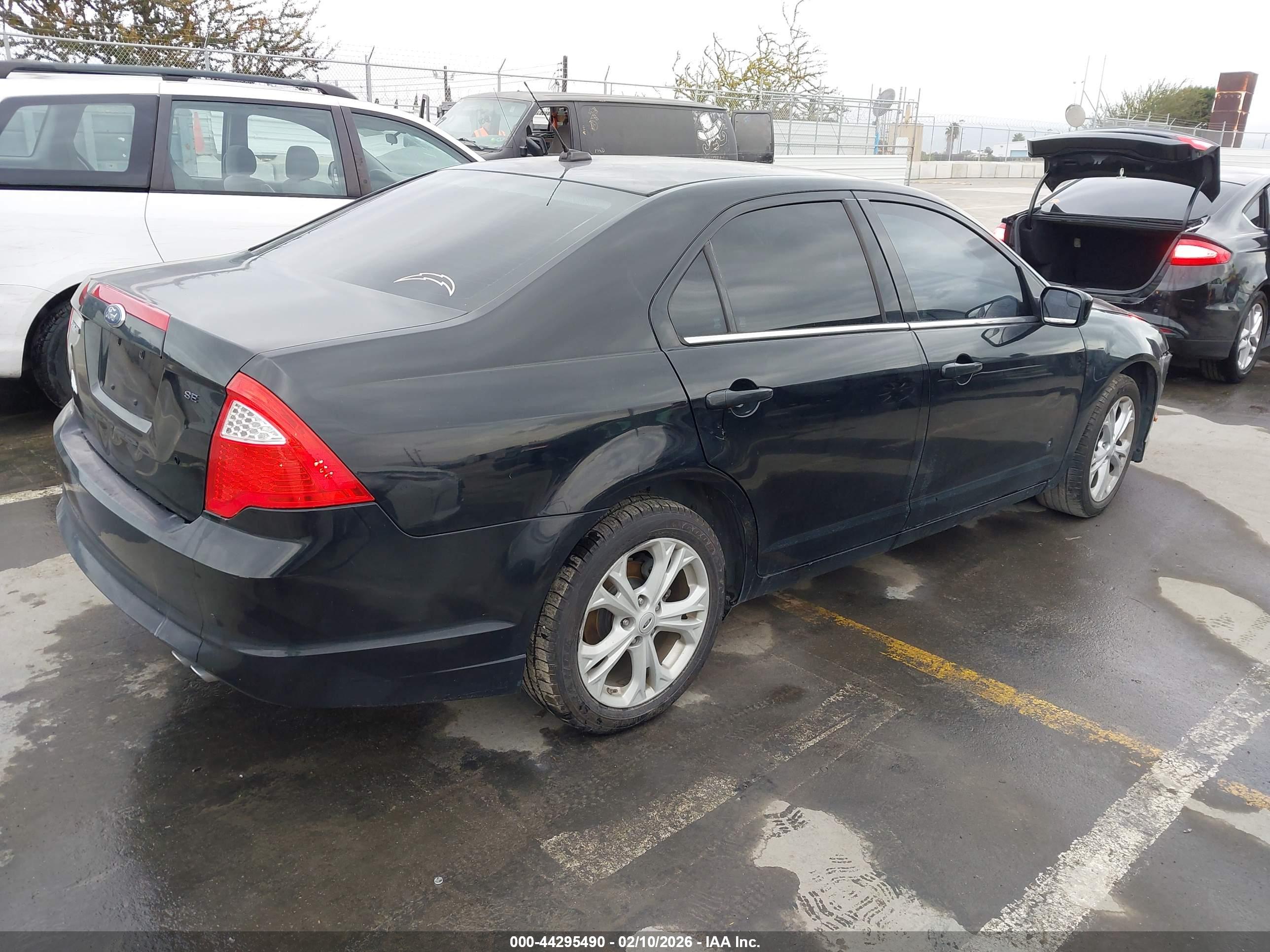 FORD FUSION image 4