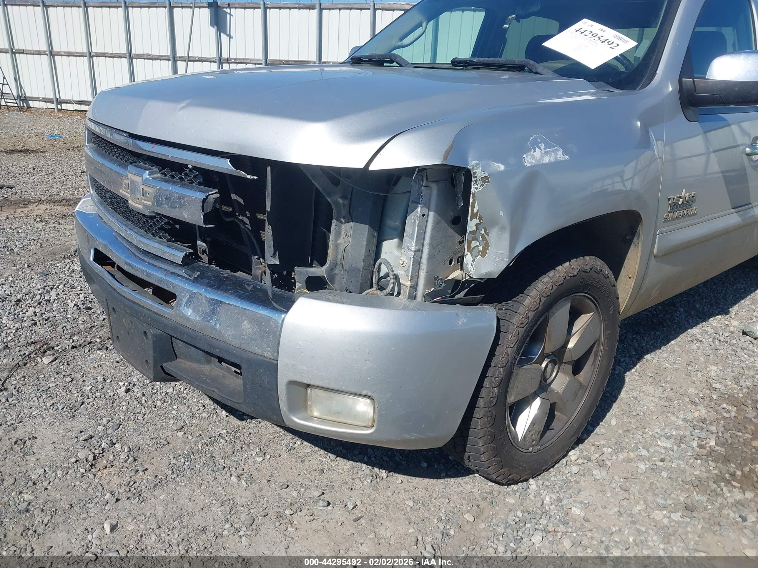 CHEVROLET SILVERADO image 6