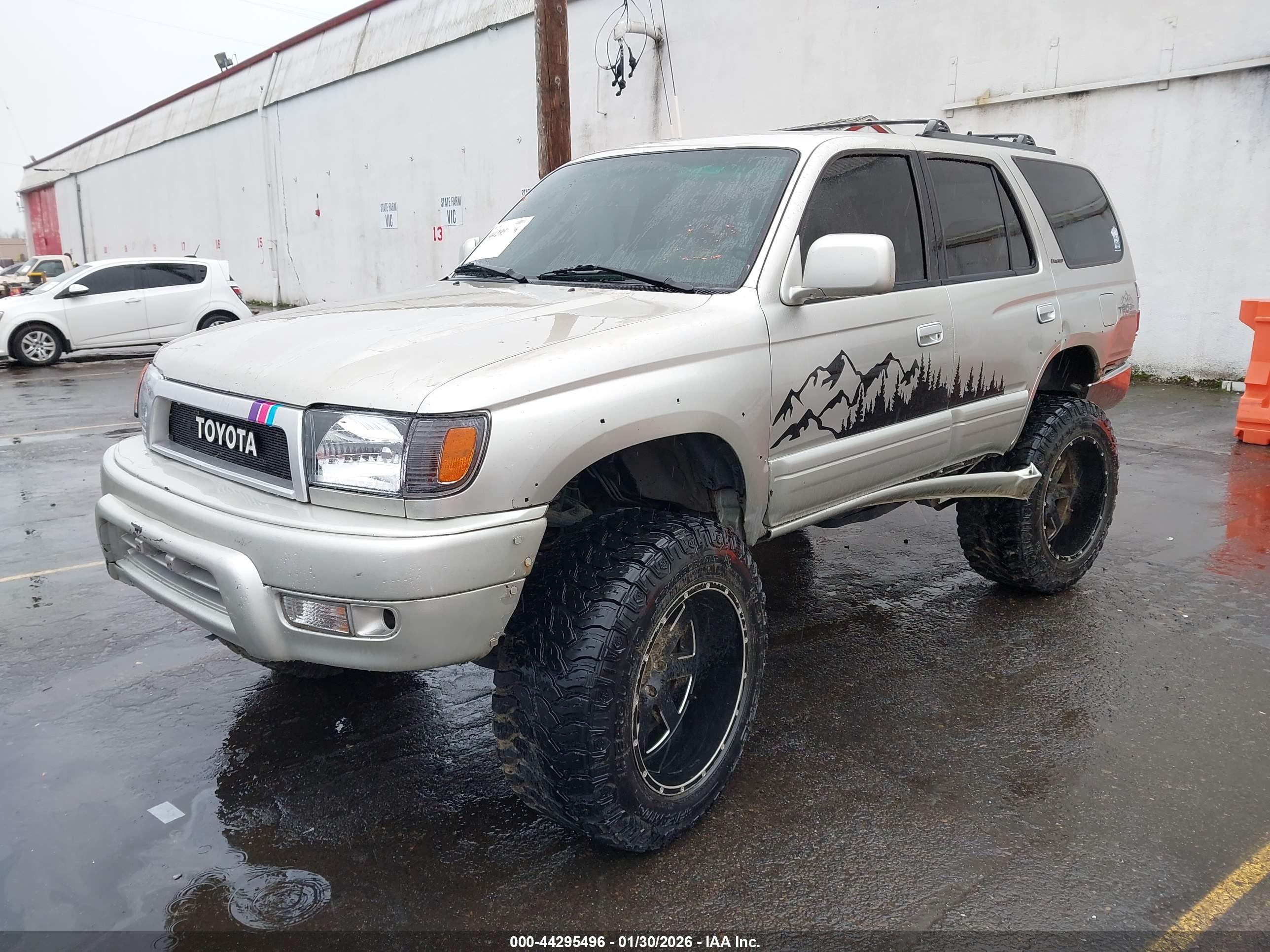 TOYOTA 4RUNNER image 2