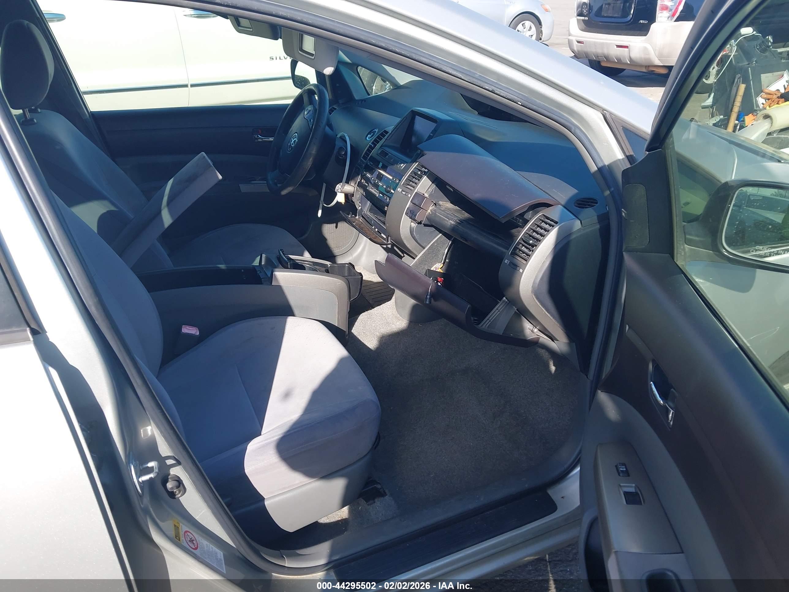 TOYOTA PRIUS image 5