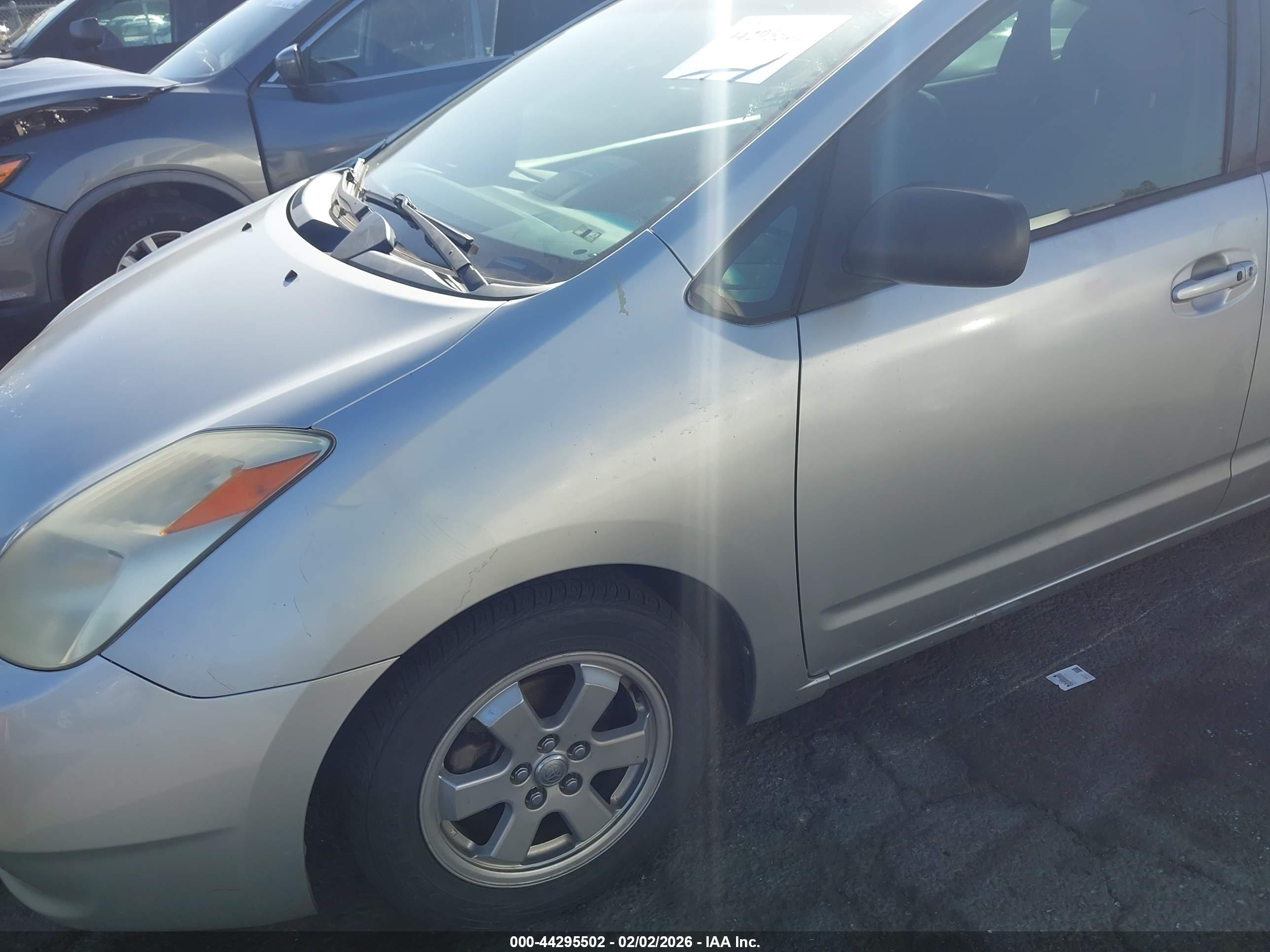 TOYOTA PRIUS image 6