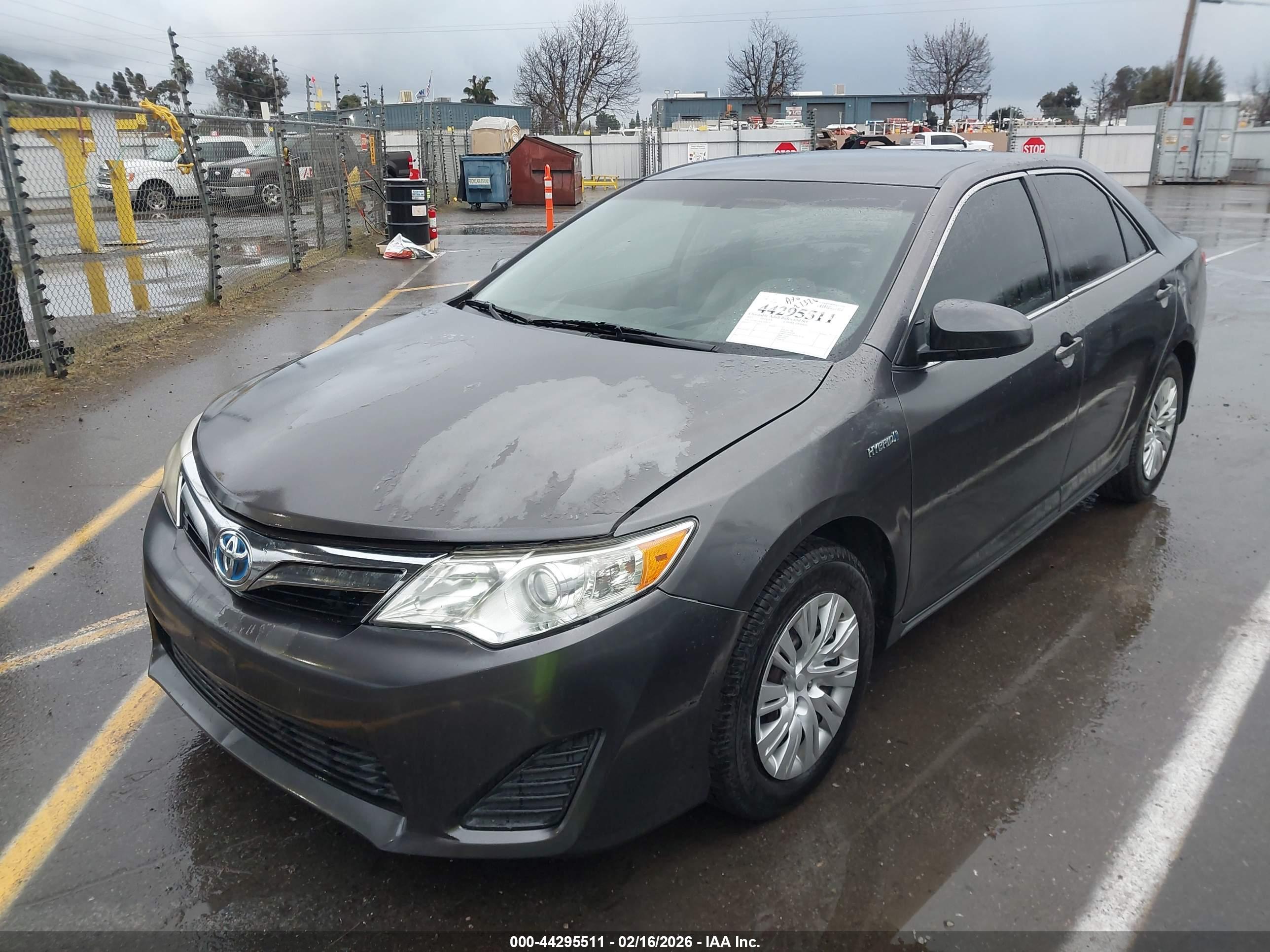 TOYOTA CAMRY image 2