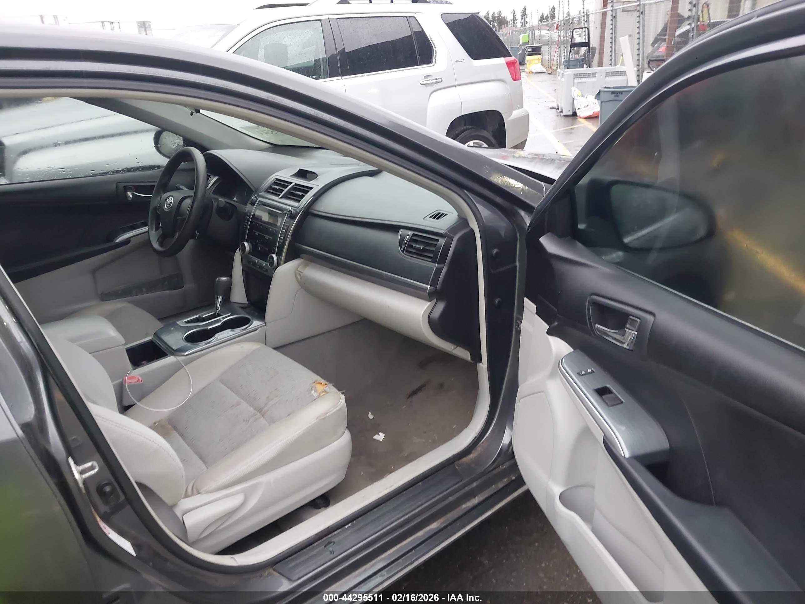 TOYOTA CAMRY image 5
