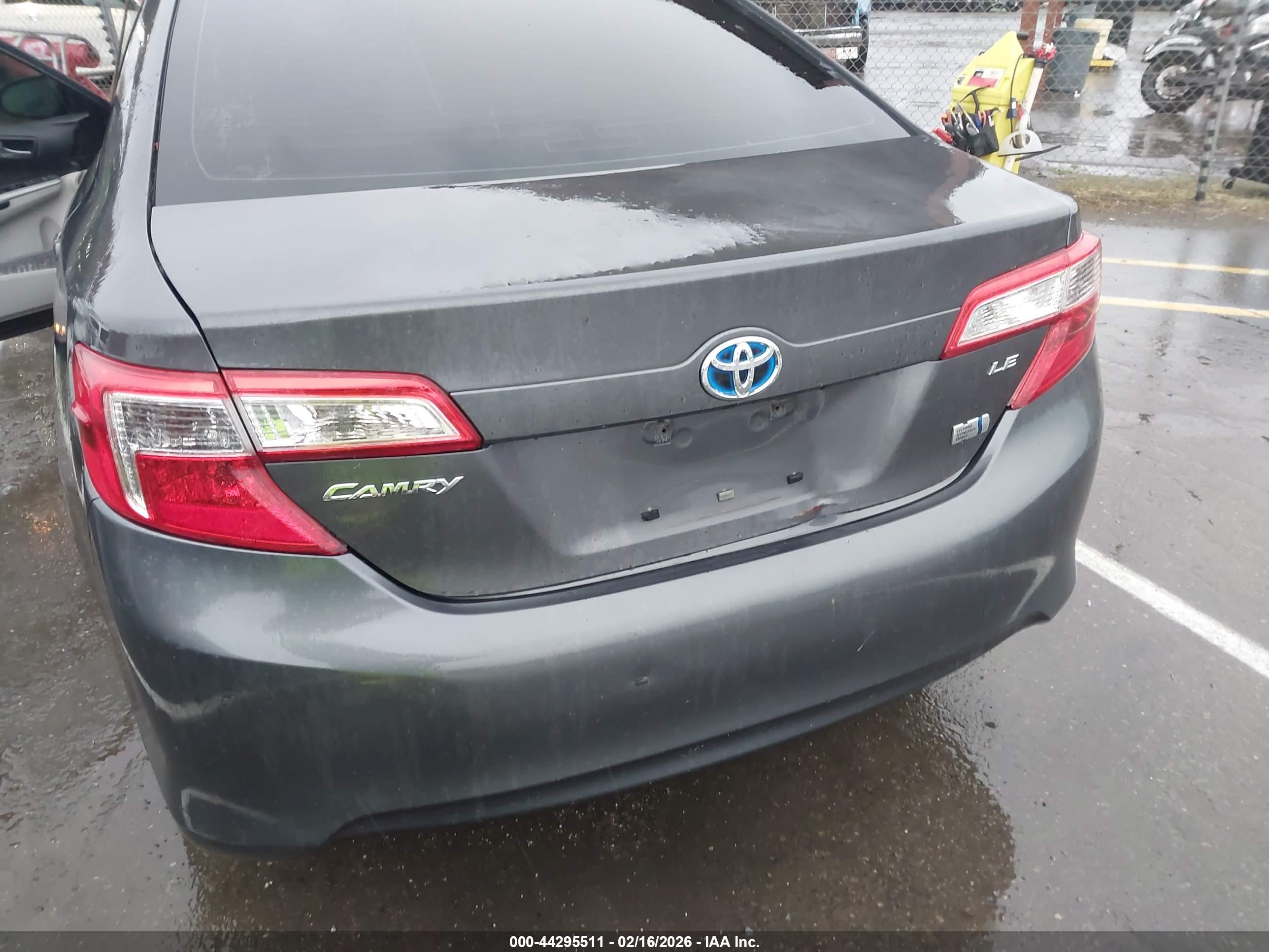 TOYOTA CAMRY image 6