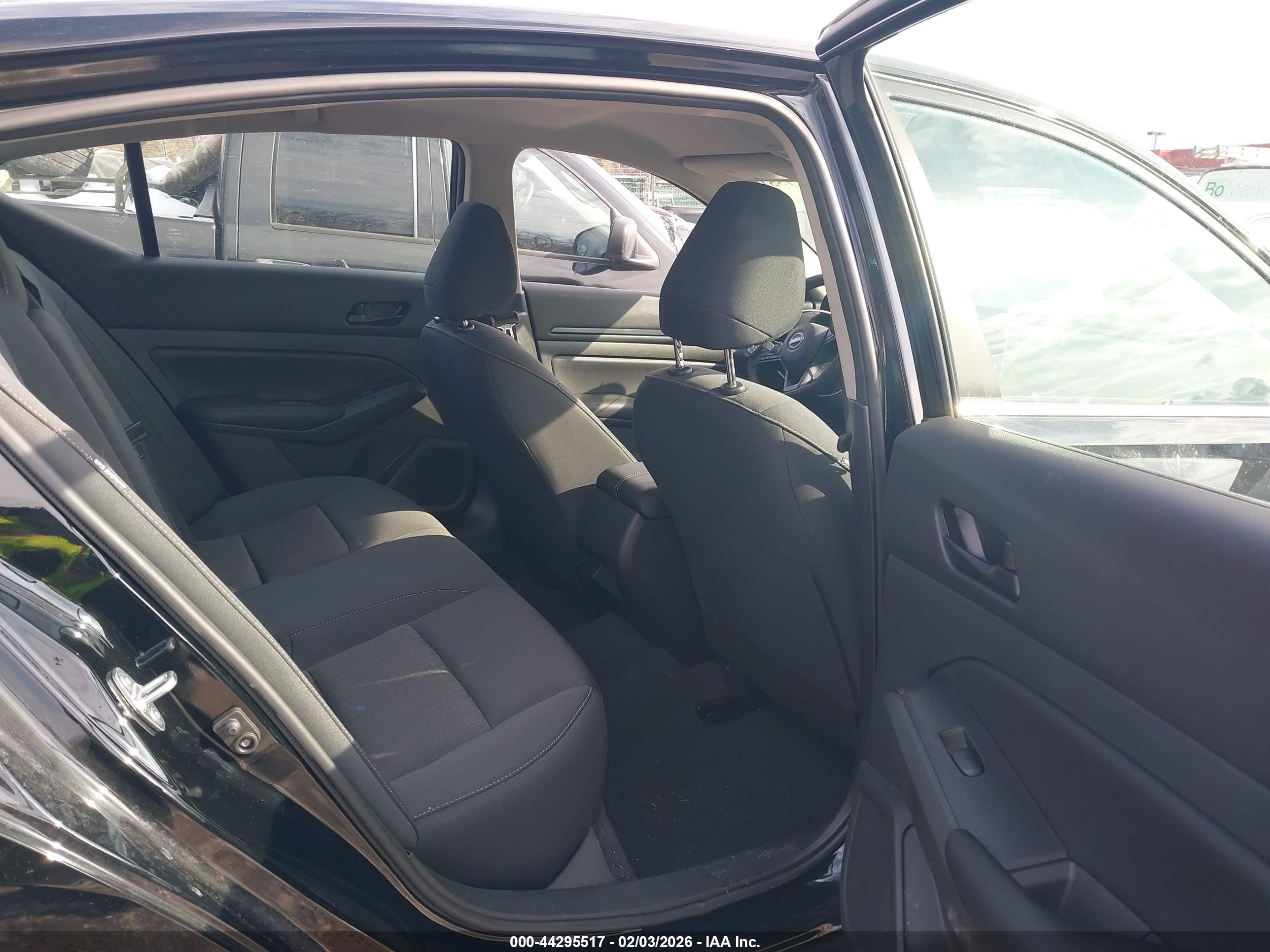 NISSAN ALTIMA image 8