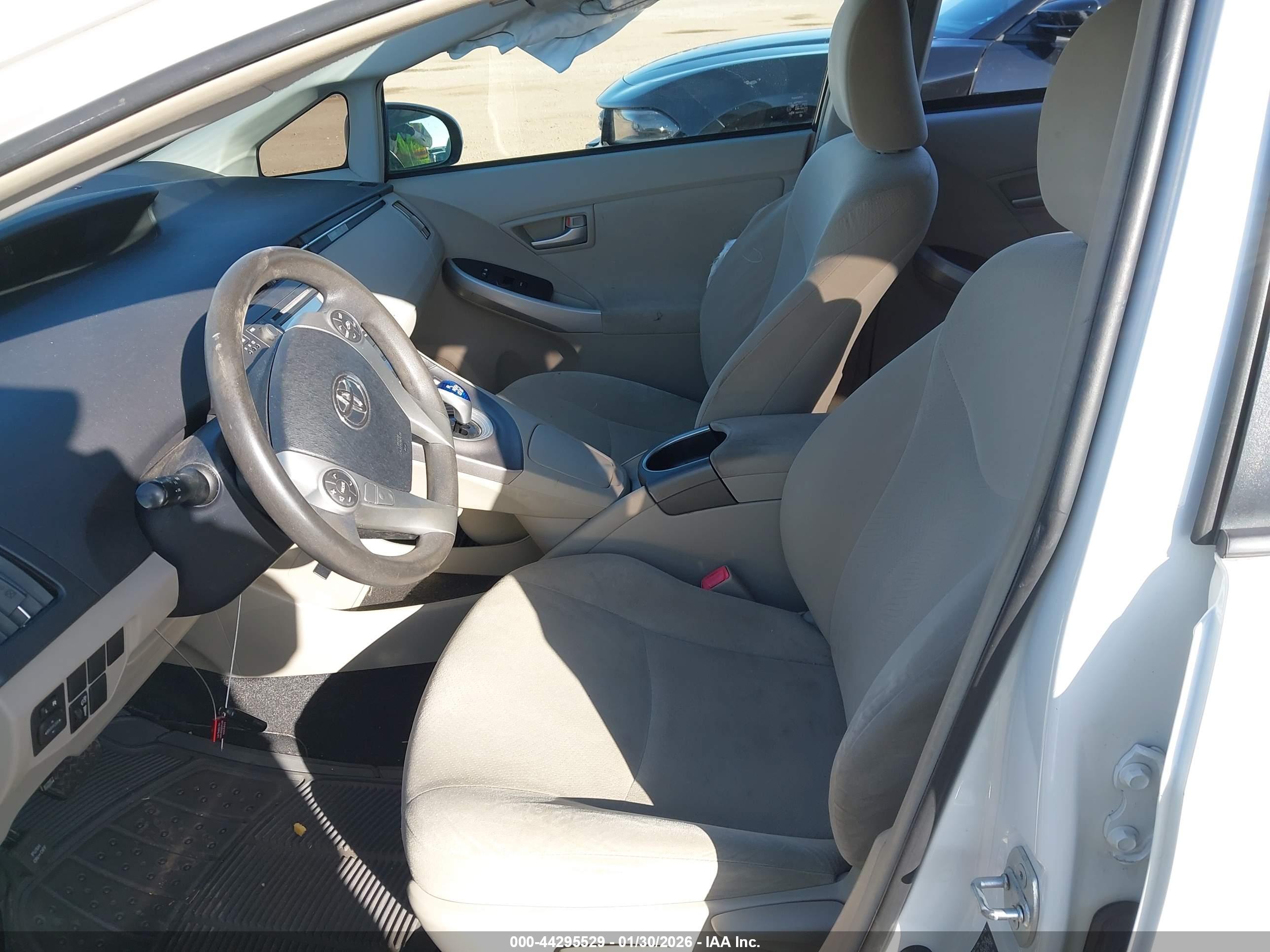 TOYOTA PRIUS image 5