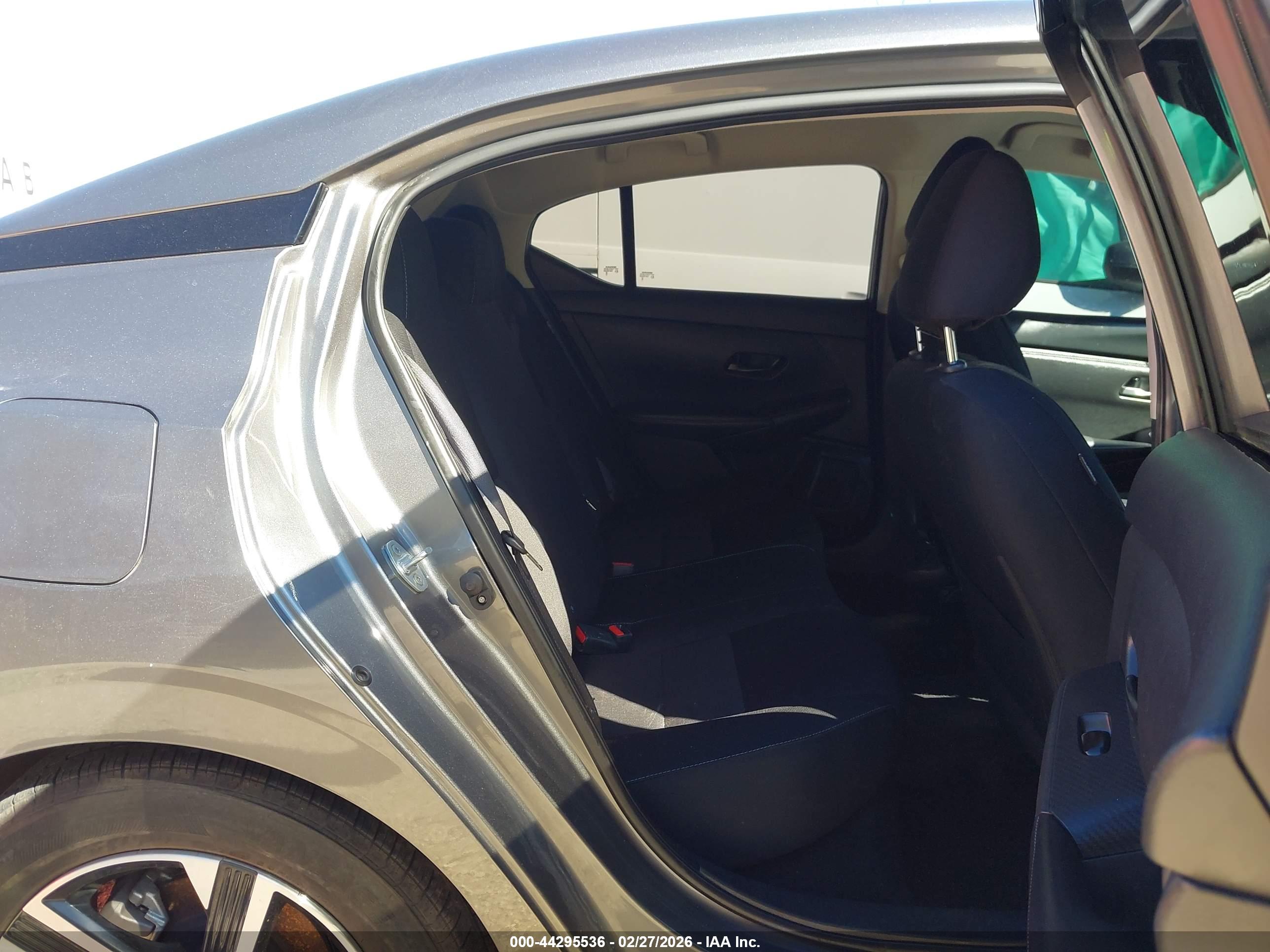 NISSAN SENTRA image 8