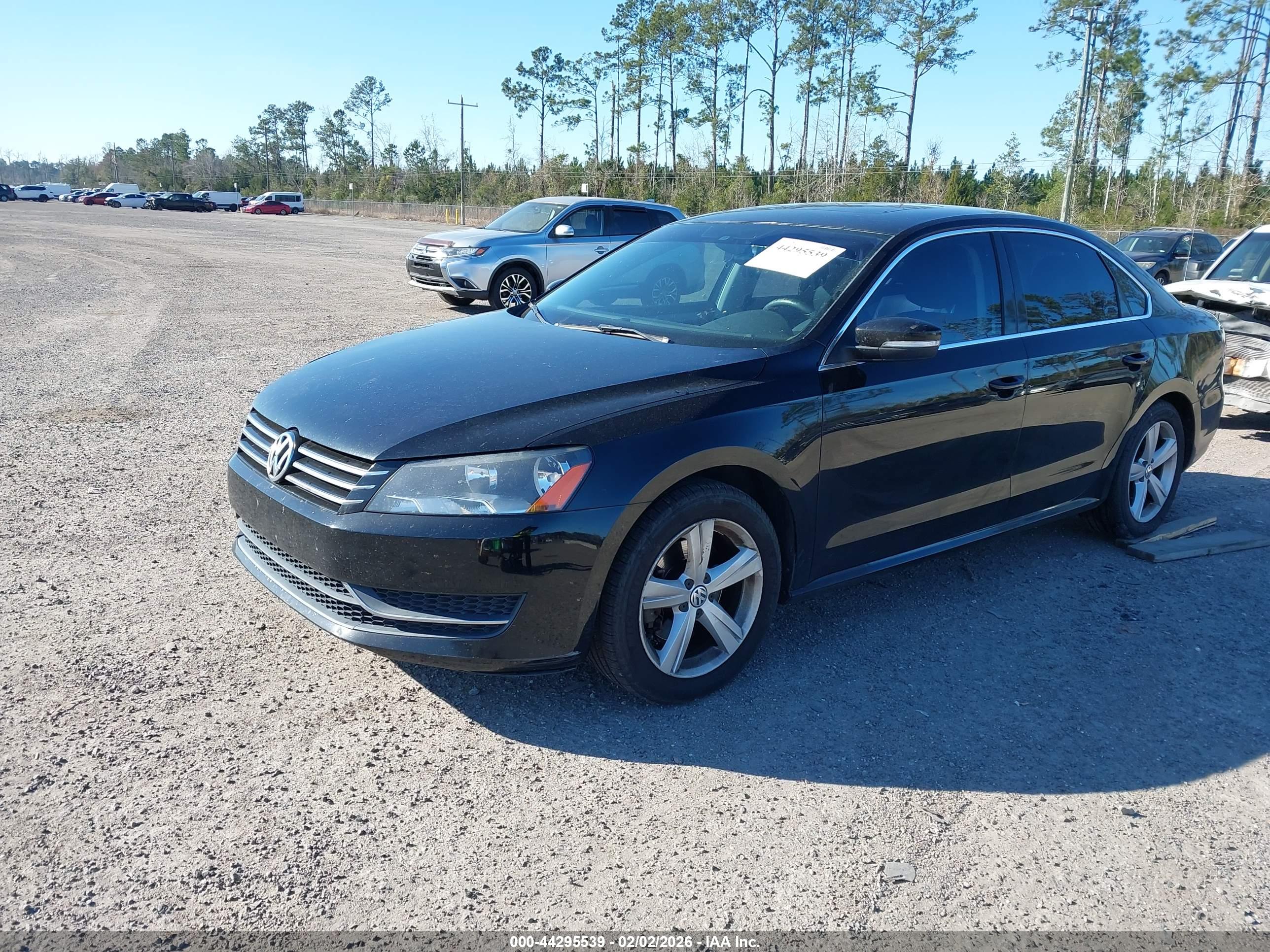 VOLKSWAGEN PASSAT image 2