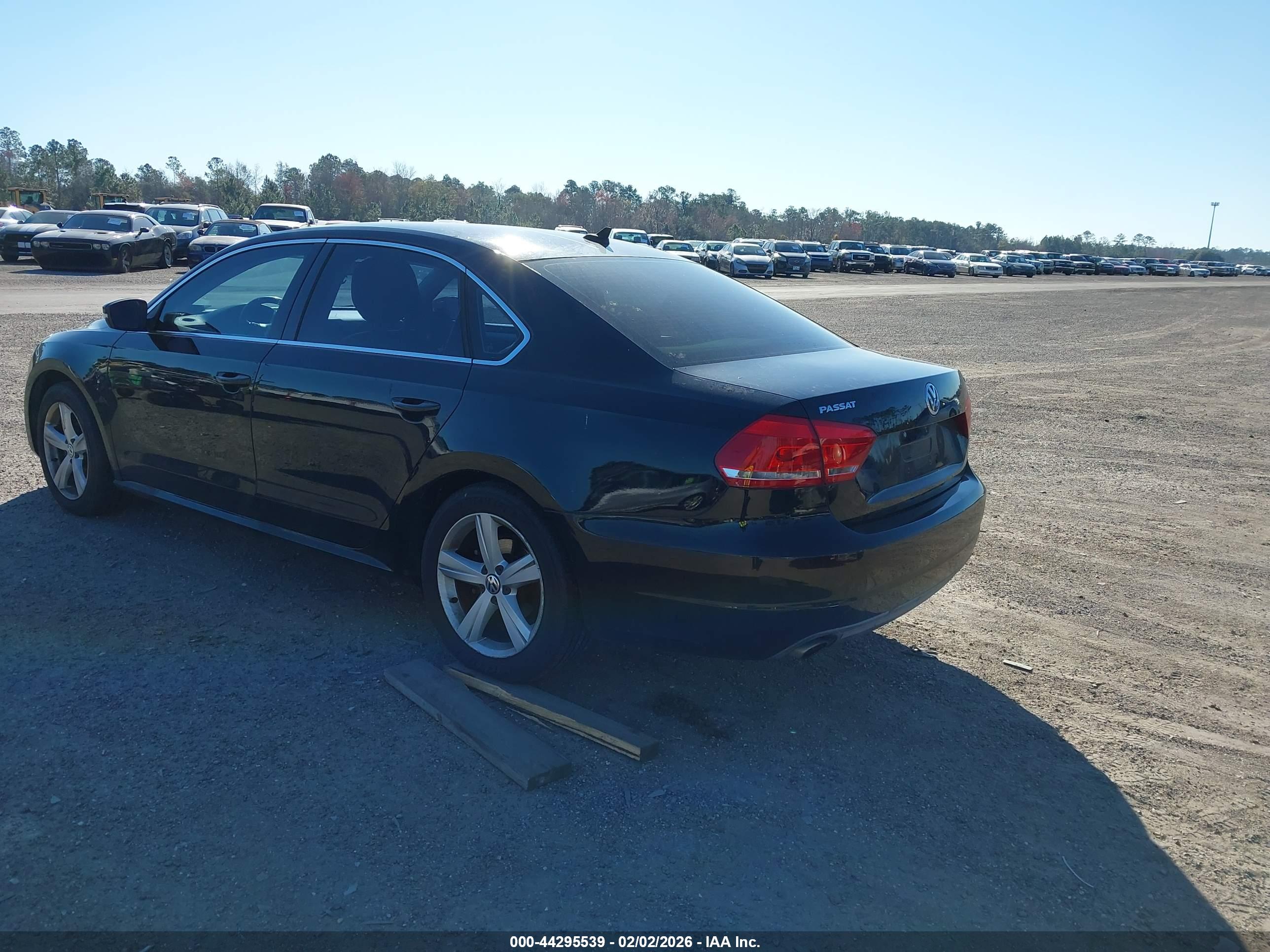 VOLKSWAGEN PASSAT image 3