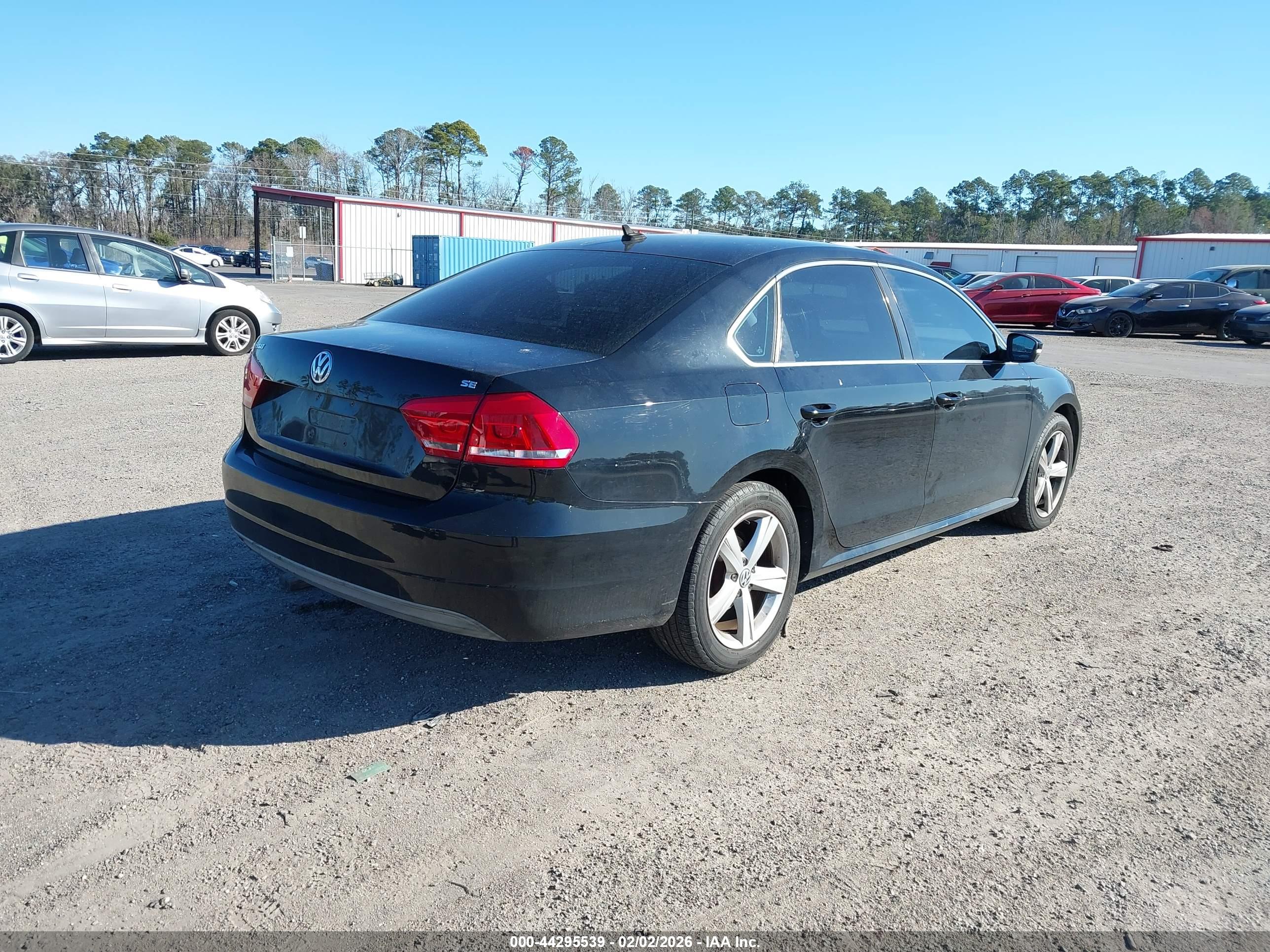 VOLKSWAGEN PASSAT image 4