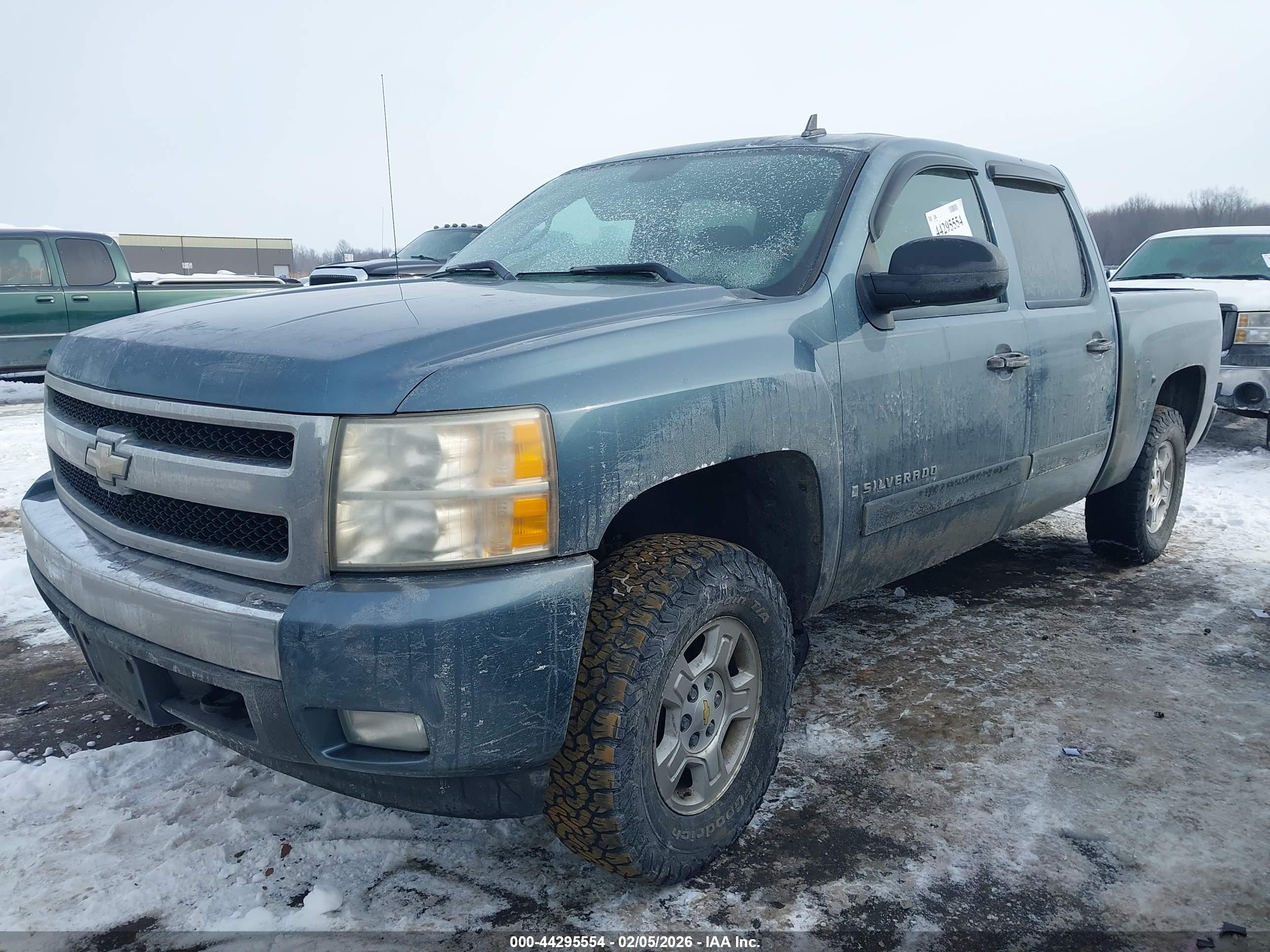 CHEVROLET SILVERADO image 2