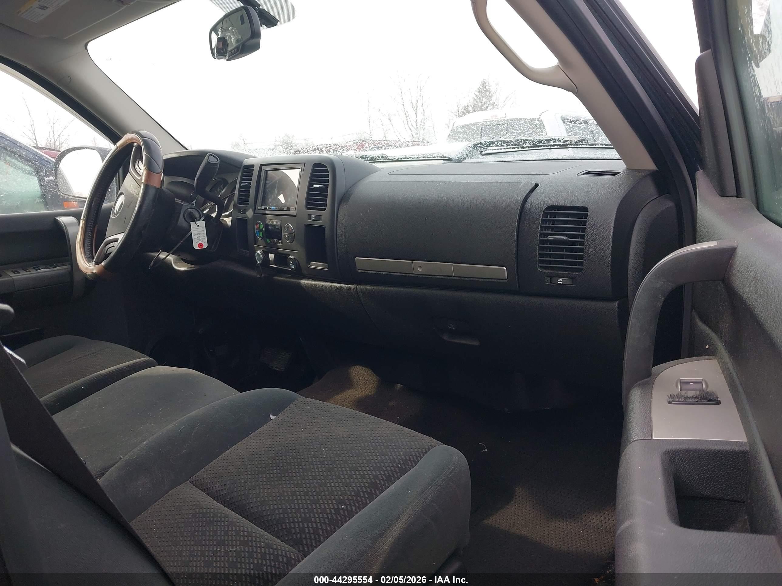 CHEVROLET SILVERADO image 5