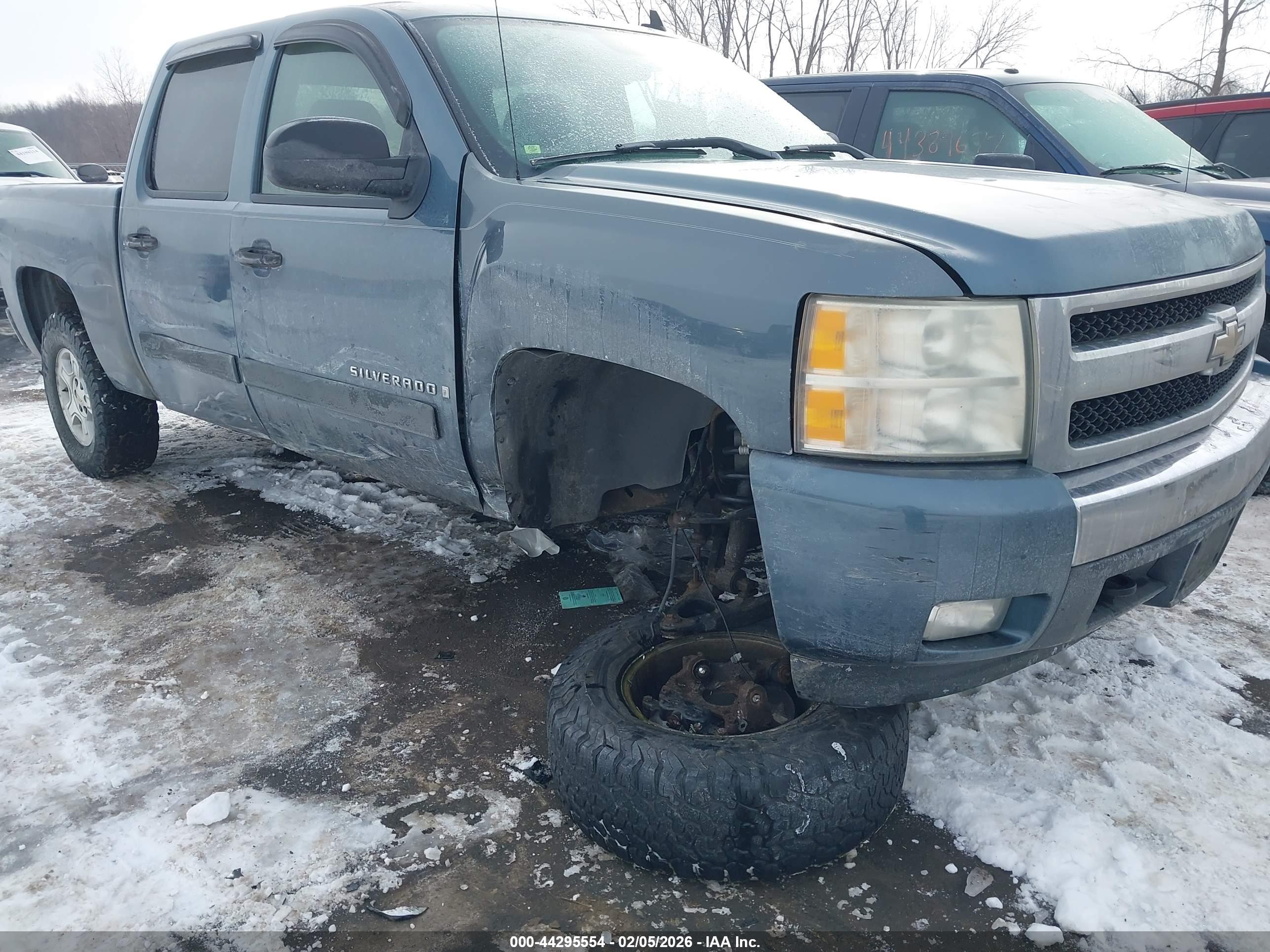 CHEVROLET SILVERADO image 6