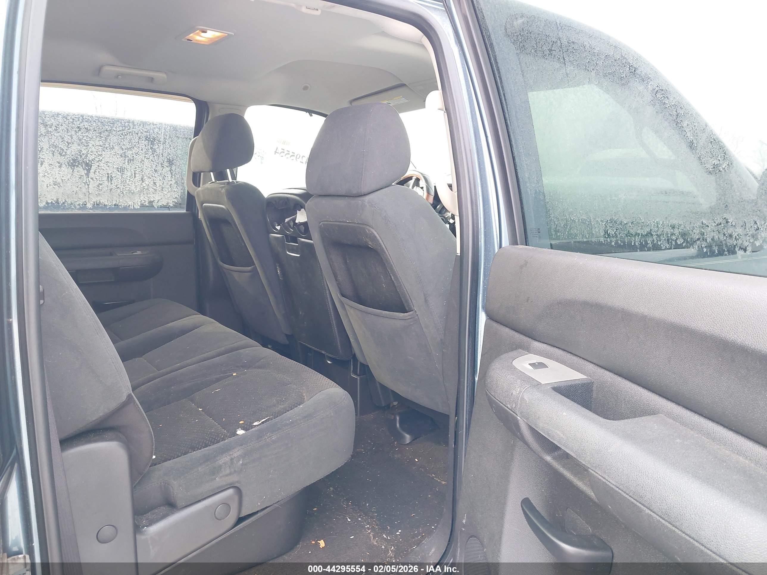 CHEVROLET SILVERADO image 8