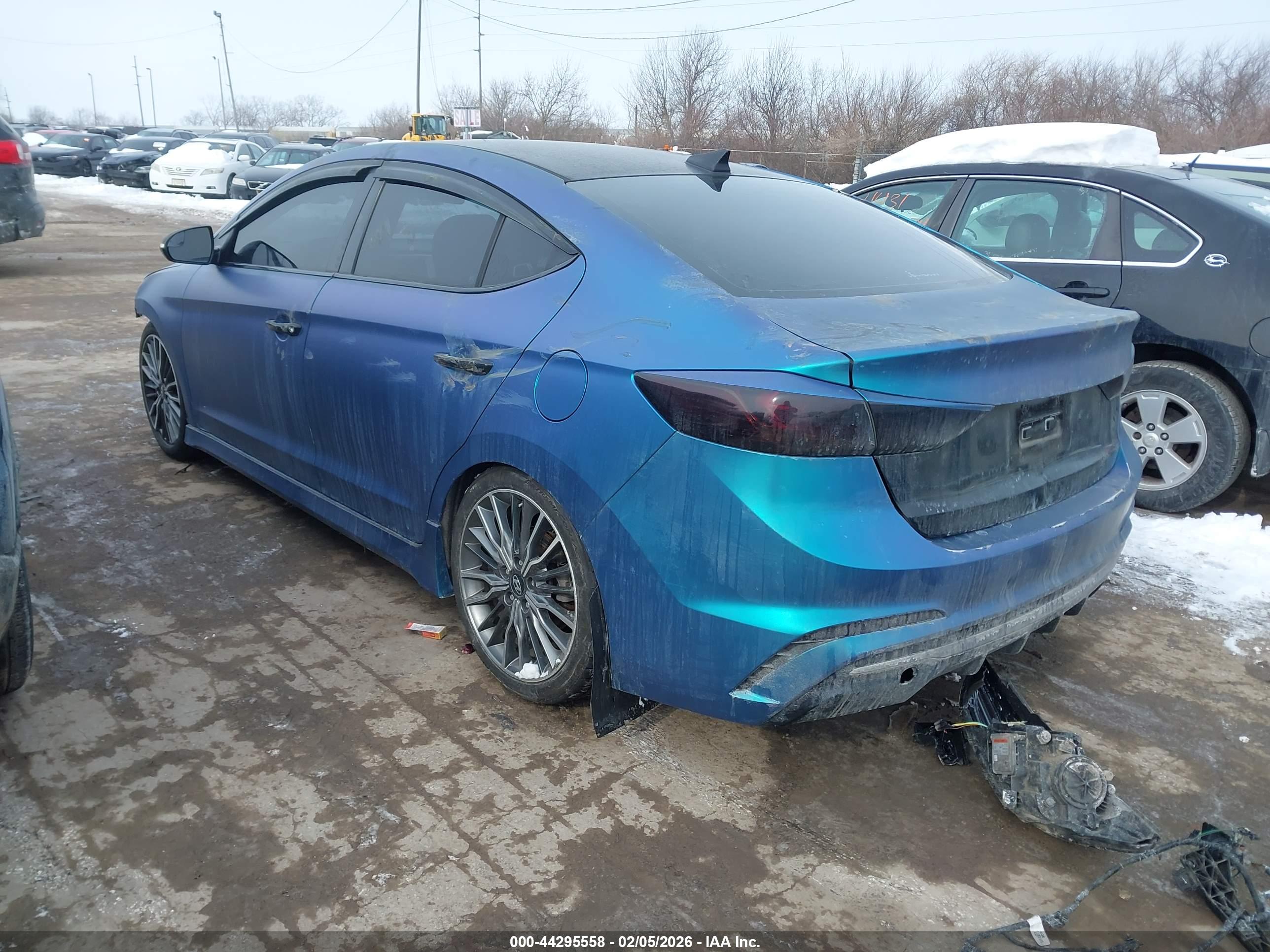 HYUNDAI ELANTRA image 3