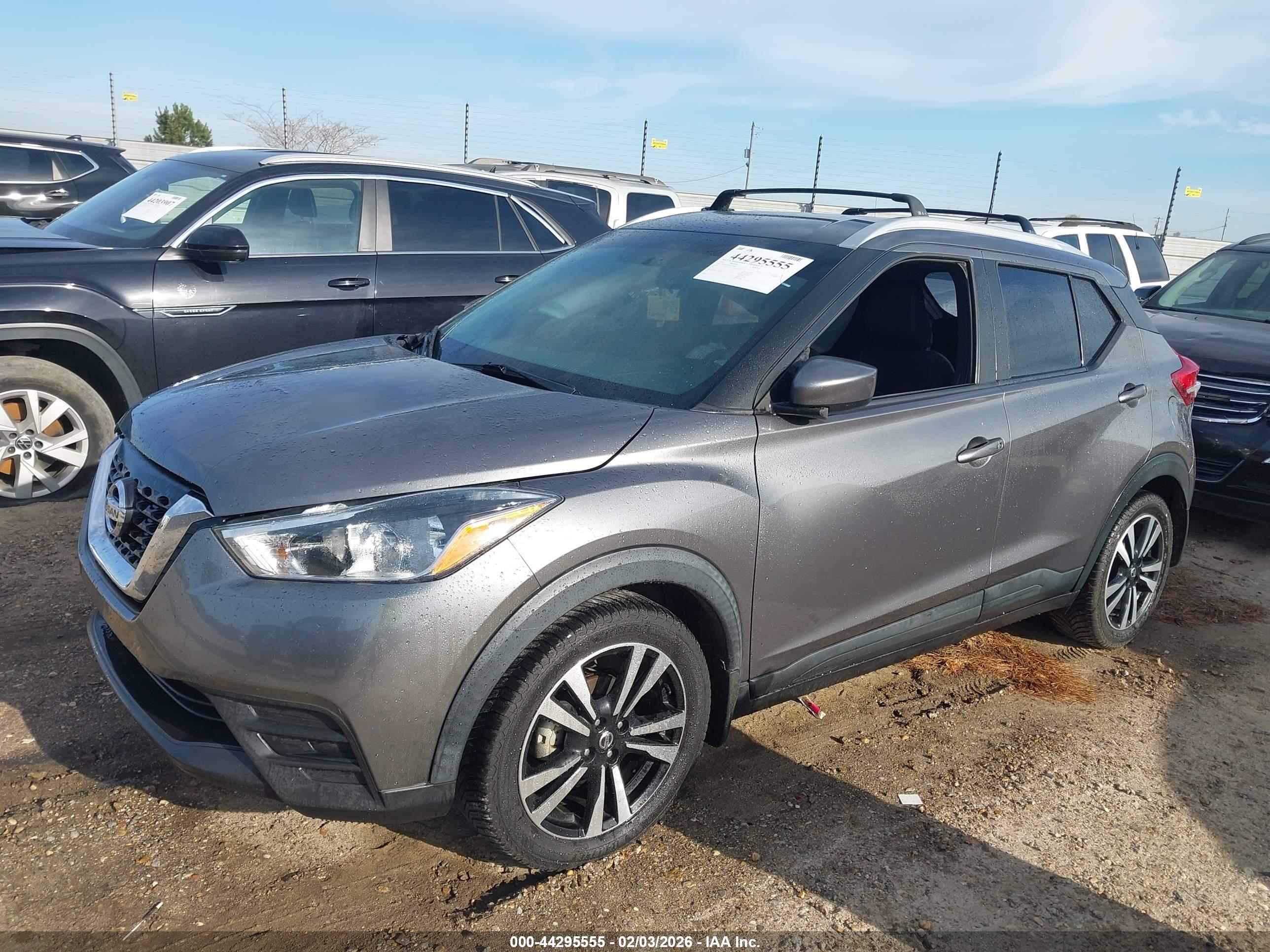 NISSAN KICKS image 2