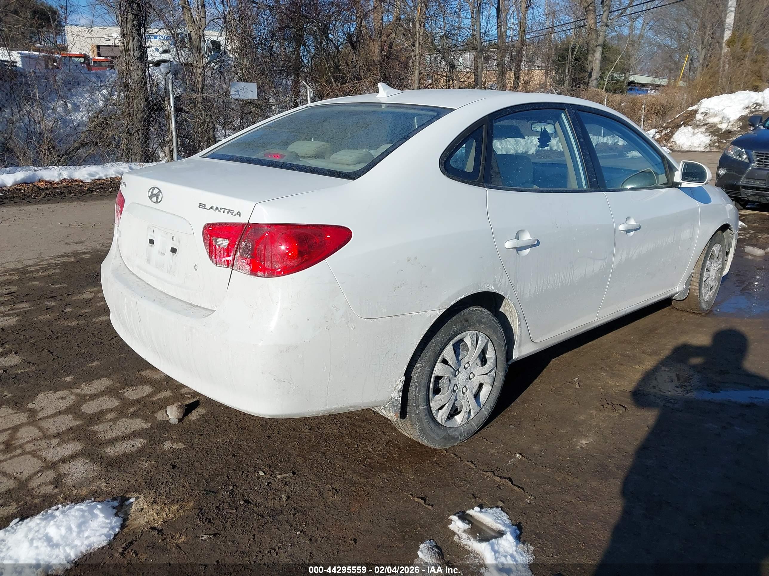 HYUNDAI ELANTRA image 4