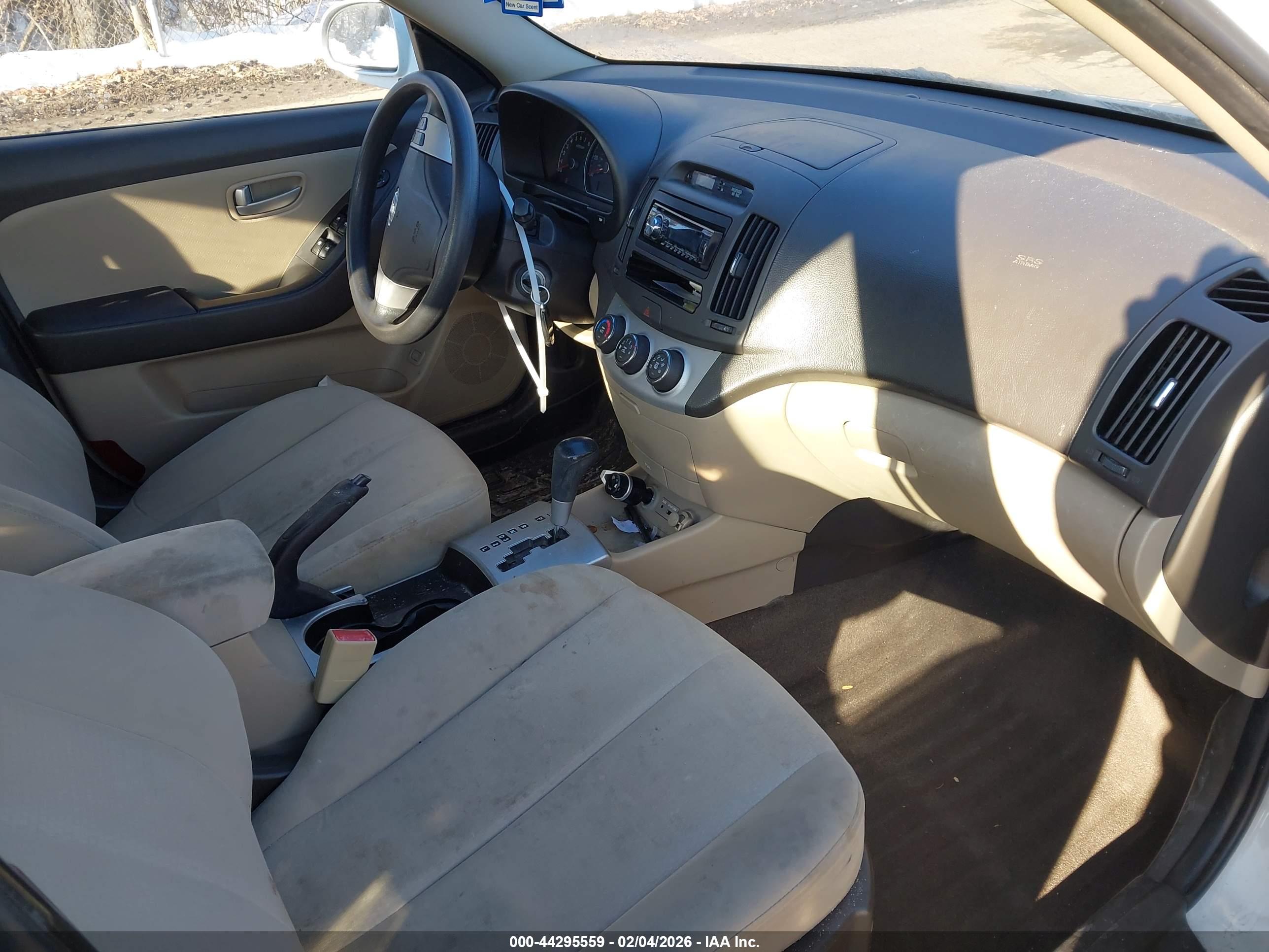 HYUNDAI ELANTRA image 5