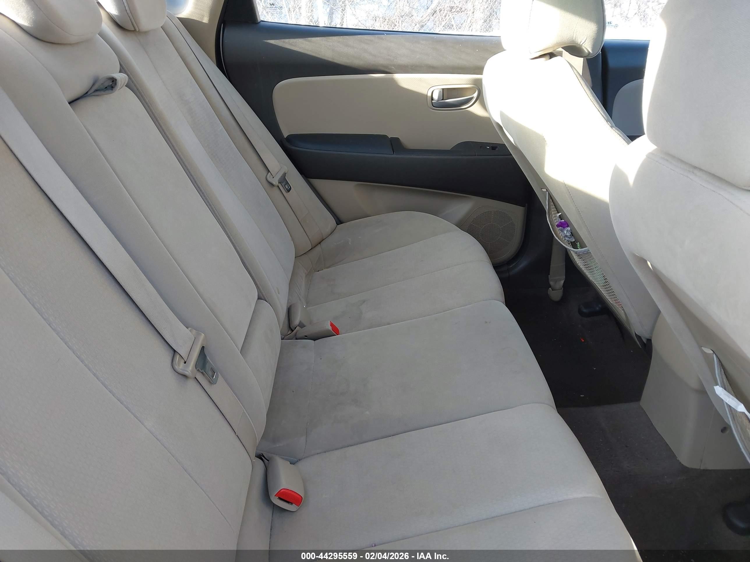 HYUNDAI ELANTRA image 8