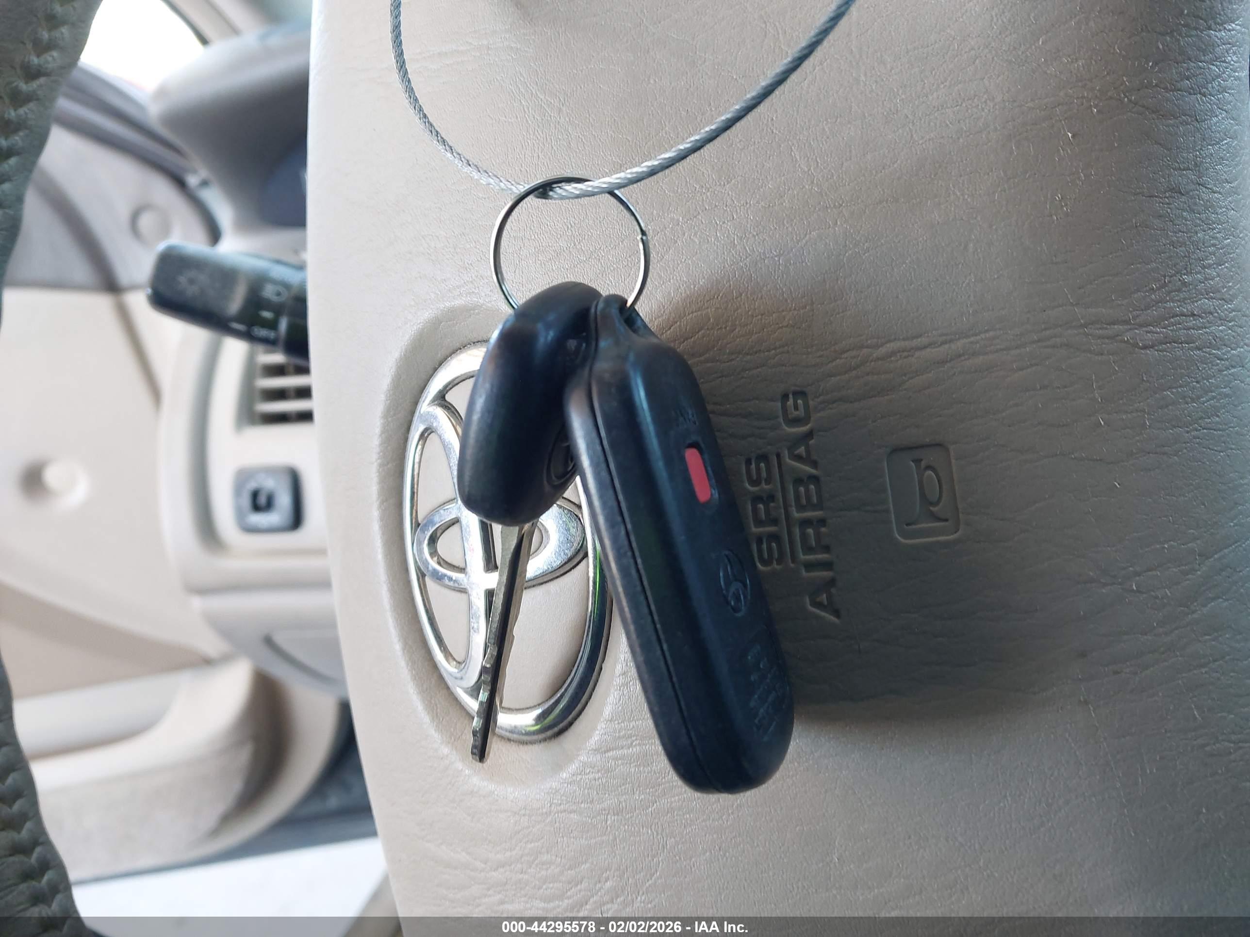 TOYOTA AVALON image 11