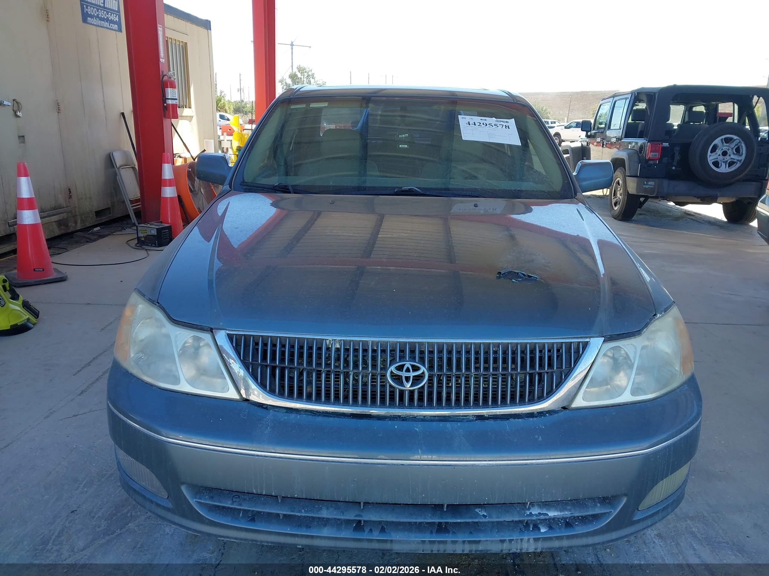 TOYOTA AVALON image 6