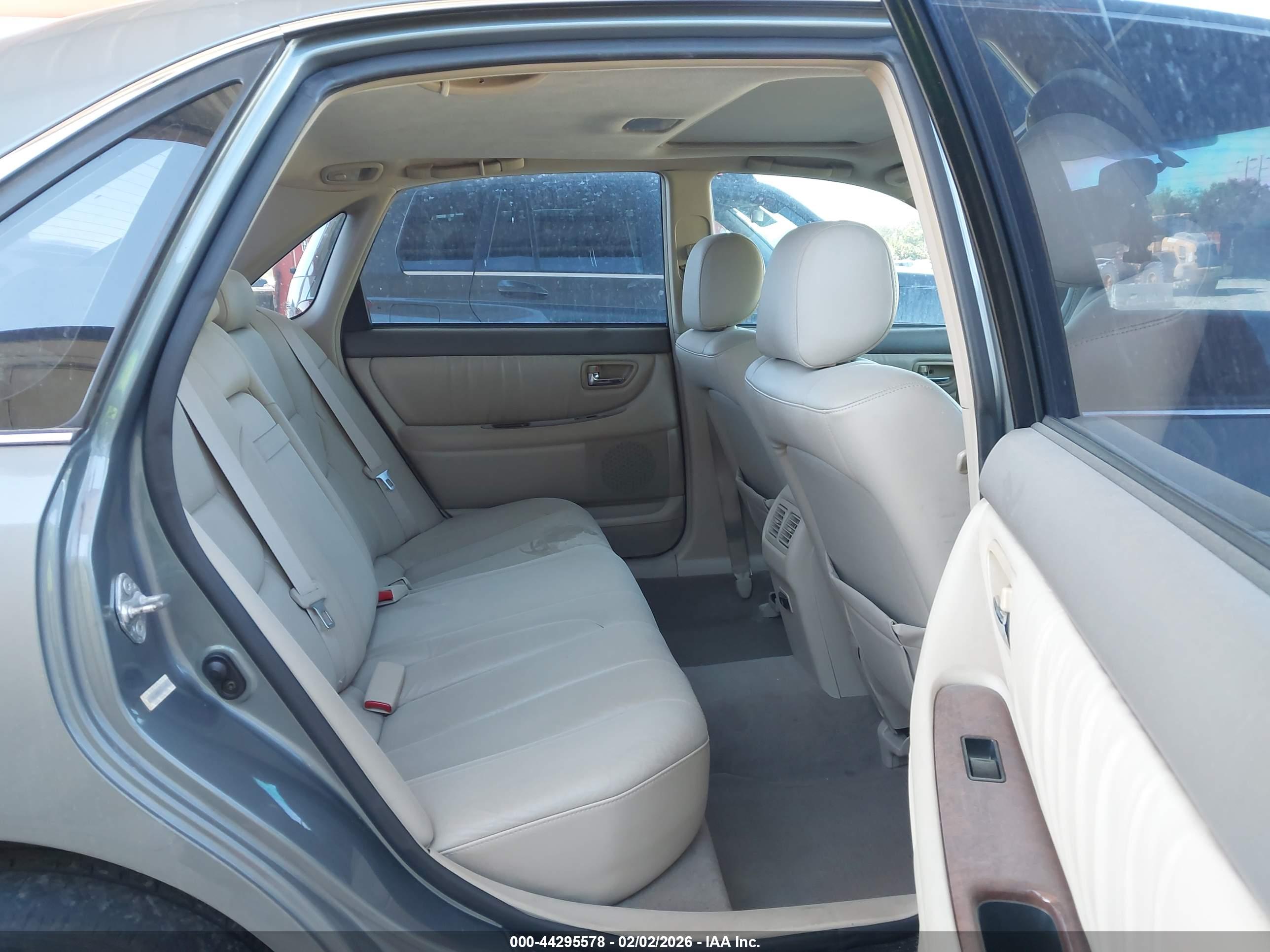 TOYOTA AVALON image 8