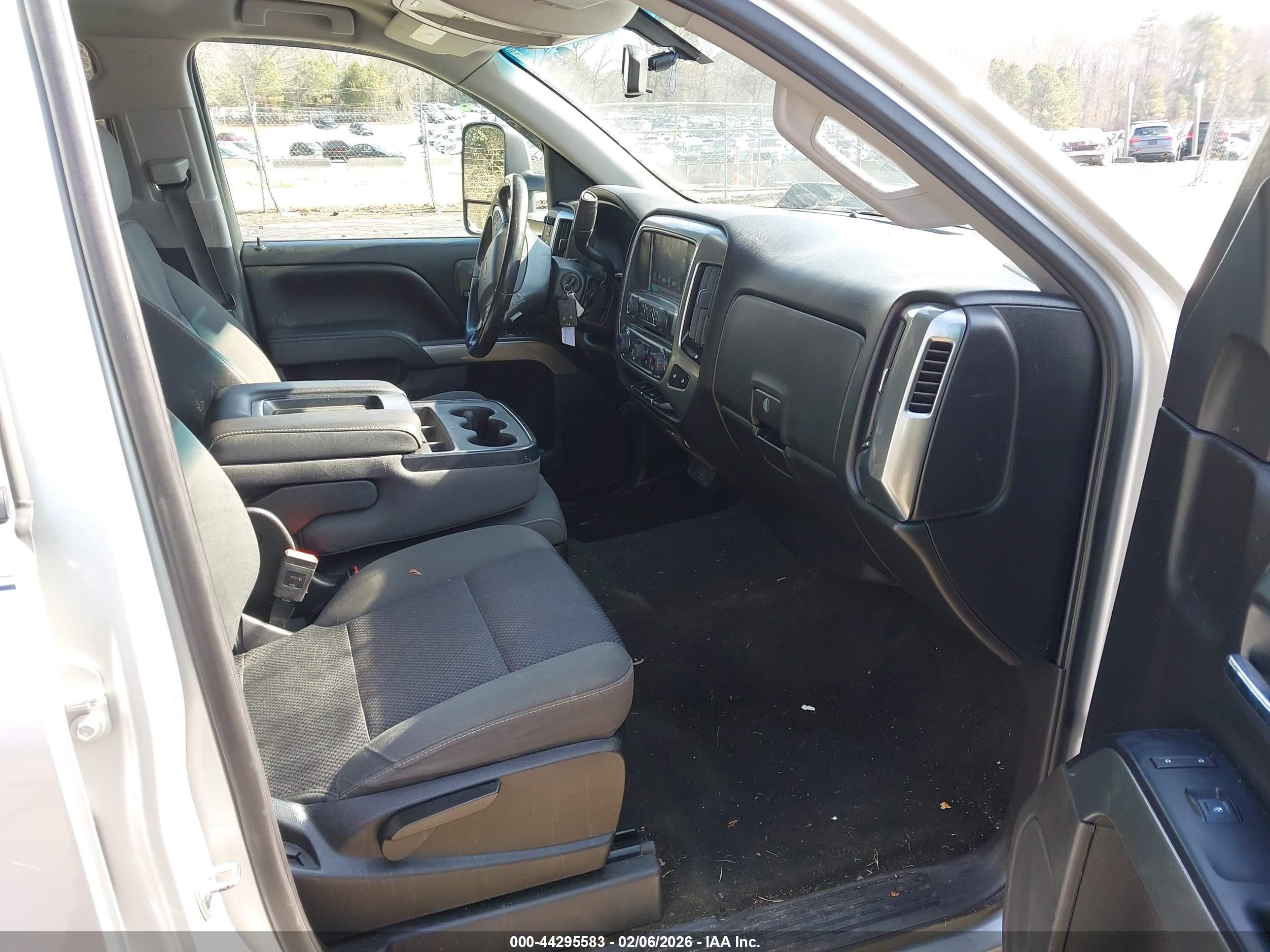 CHEVROLET SILVERADO image 5