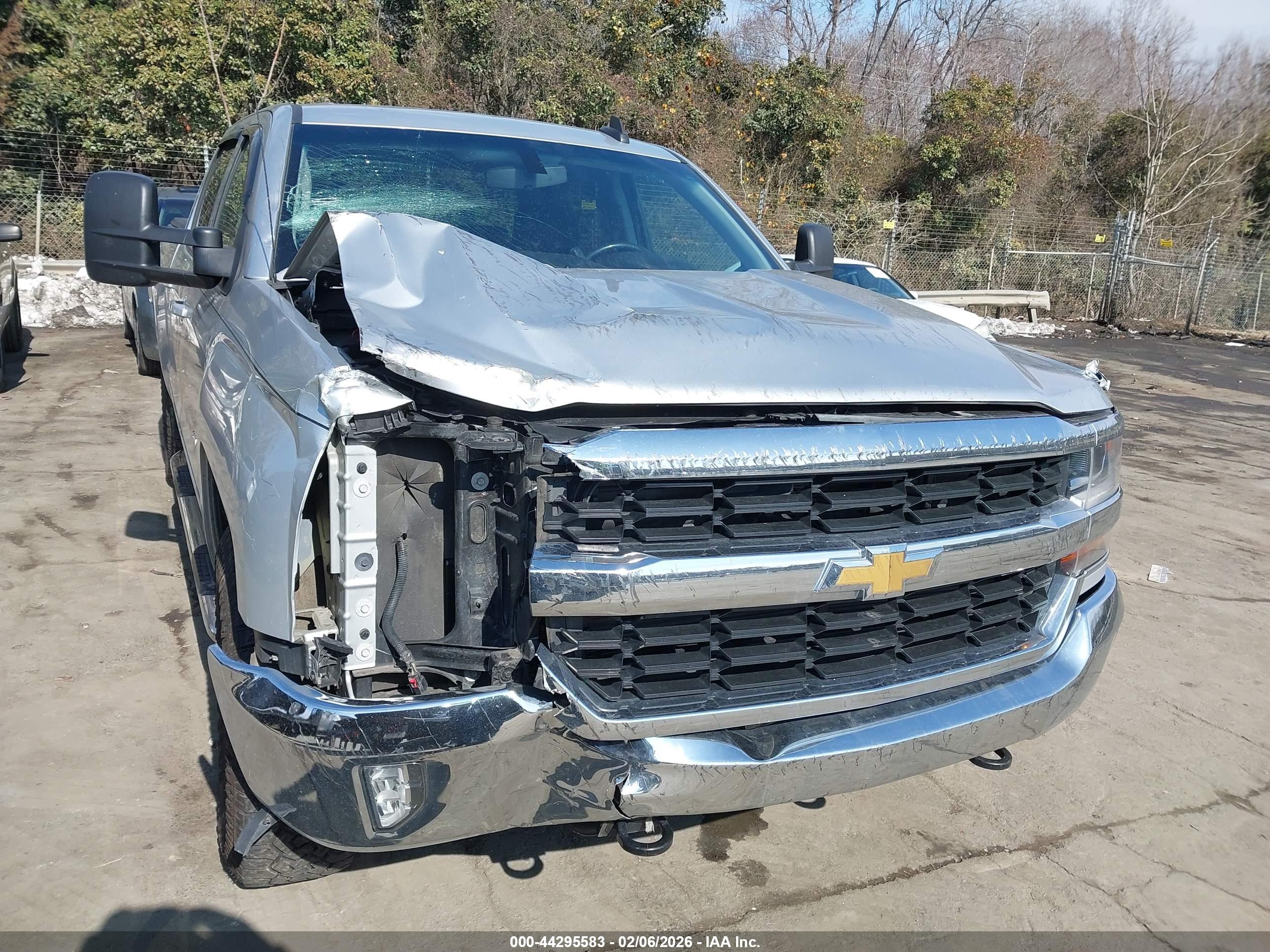 CHEVROLET SILVERADO image 6