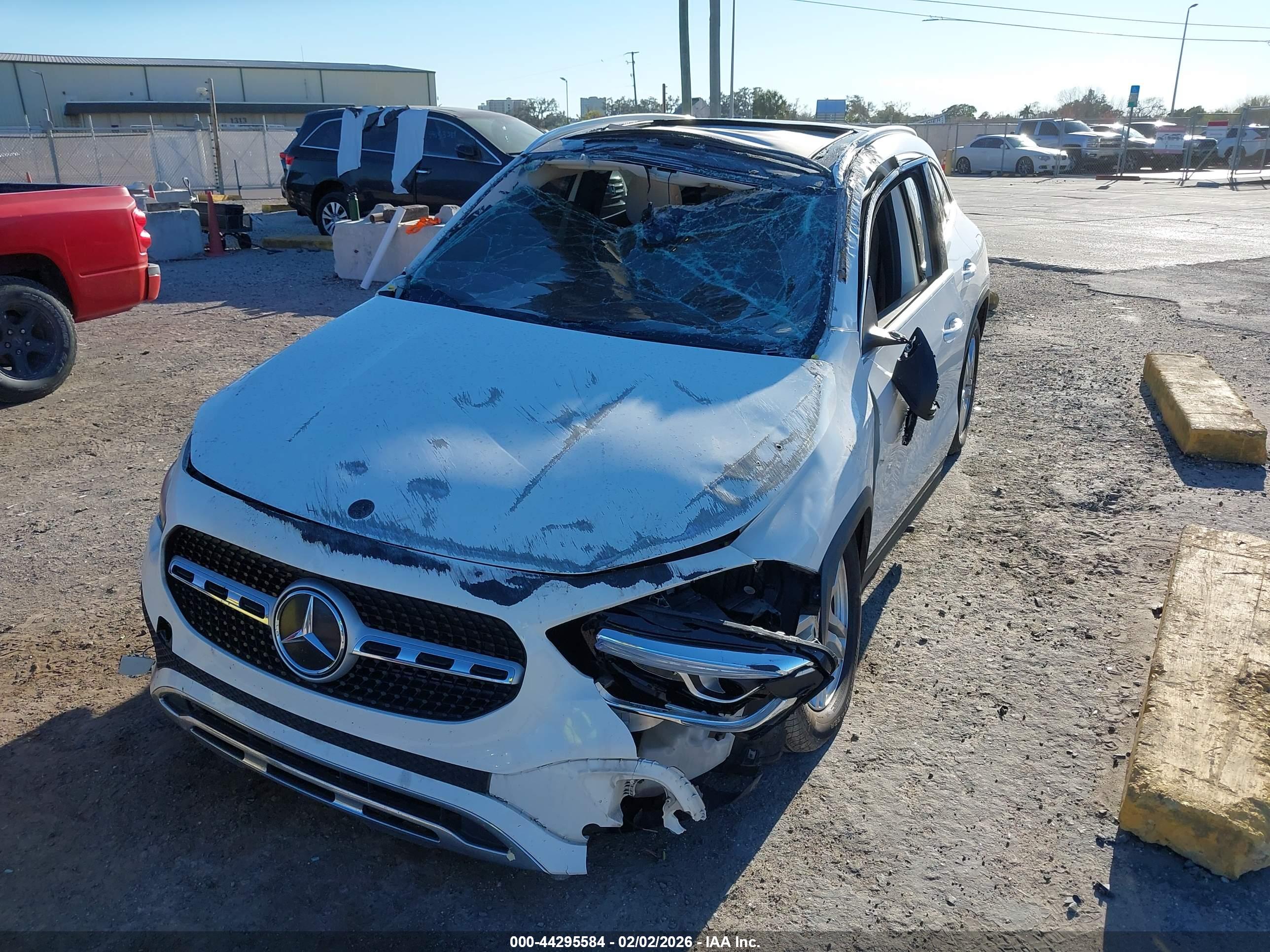 MERCEDES-BENZ GLA image 6