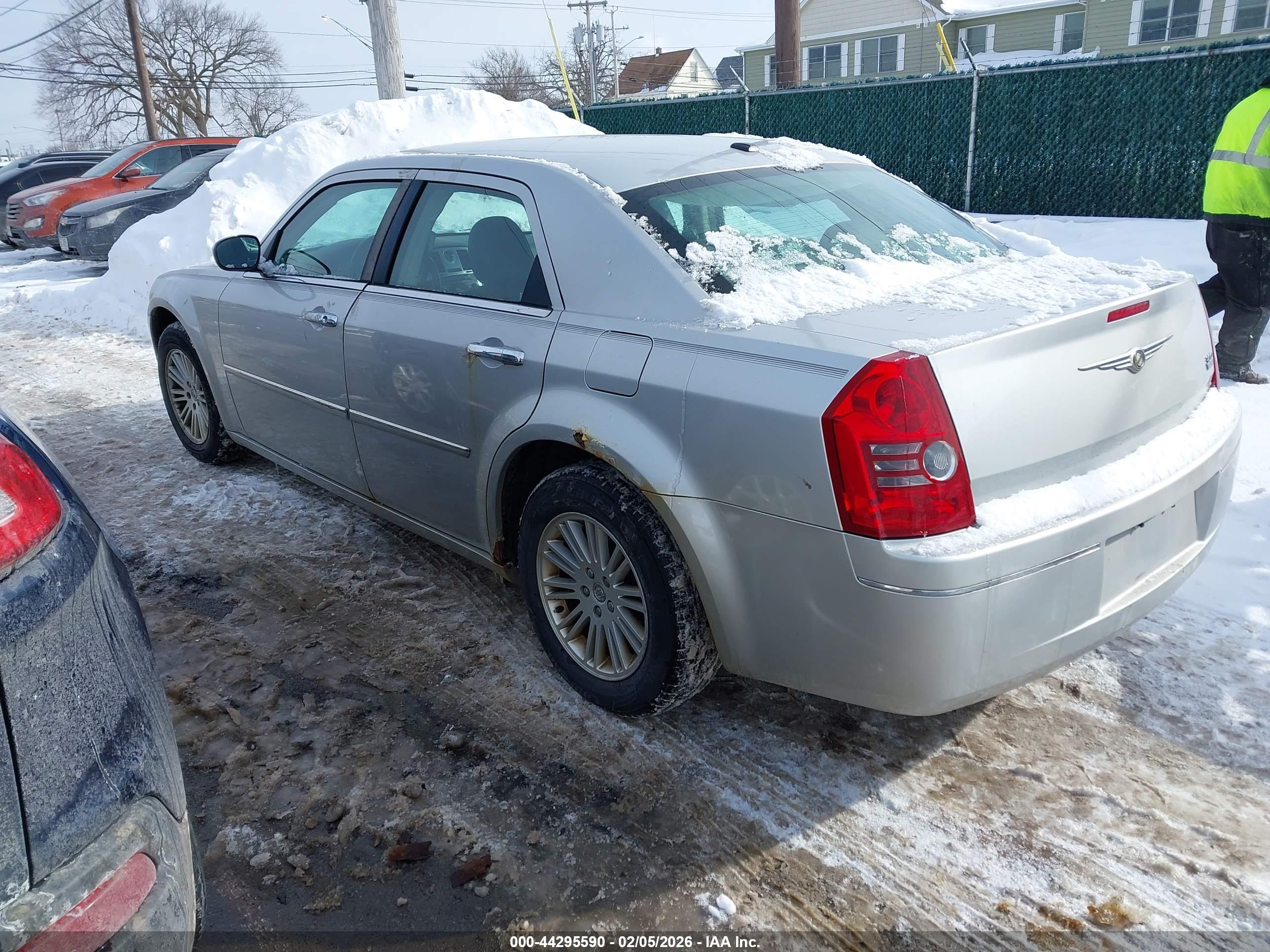 CHRYSLER 300 image 3