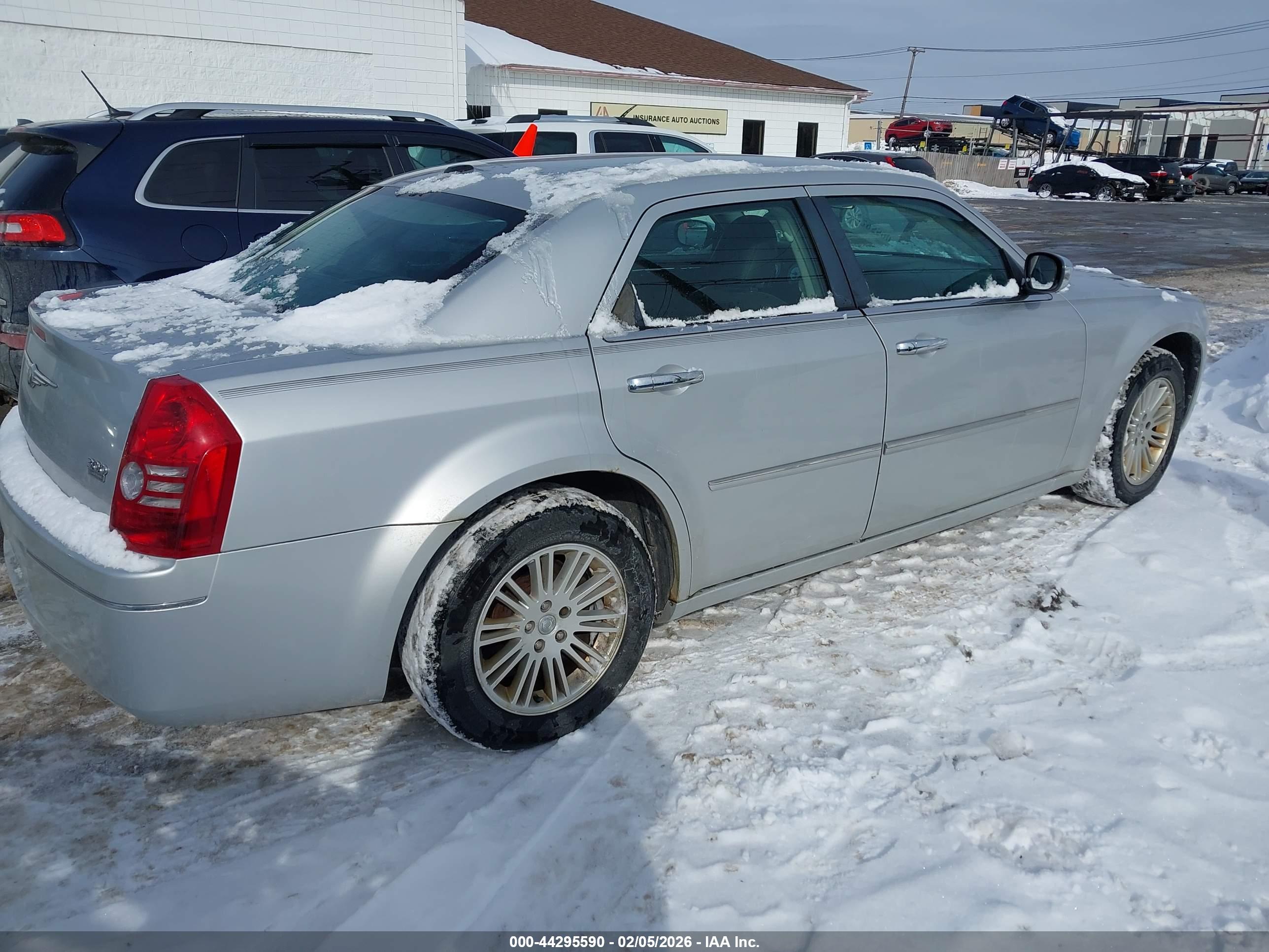 CHRYSLER 300 image 4