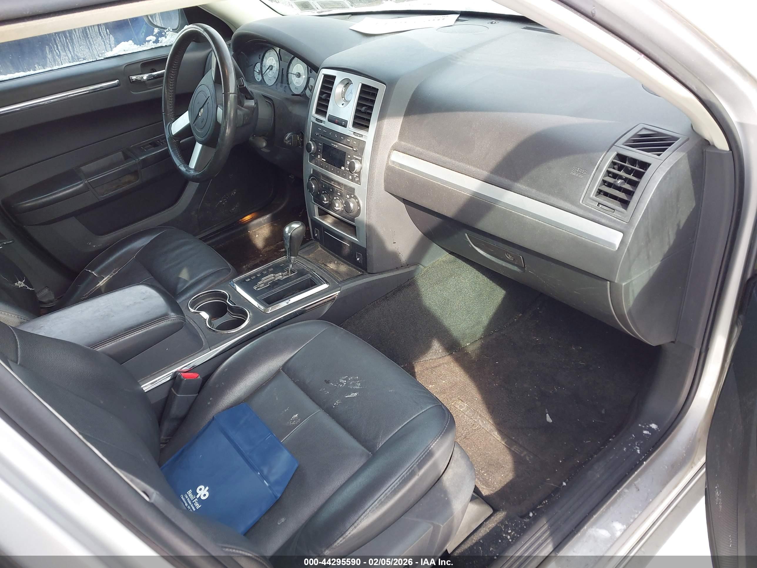 CHRYSLER 300 image 5
