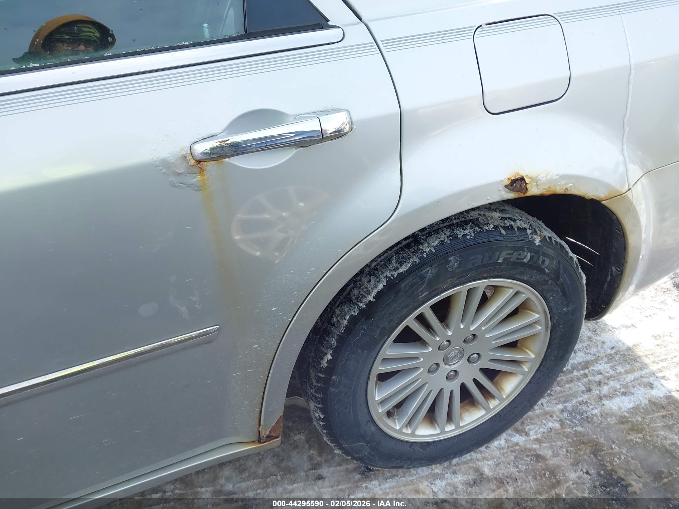 CHRYSLER 300 image 6