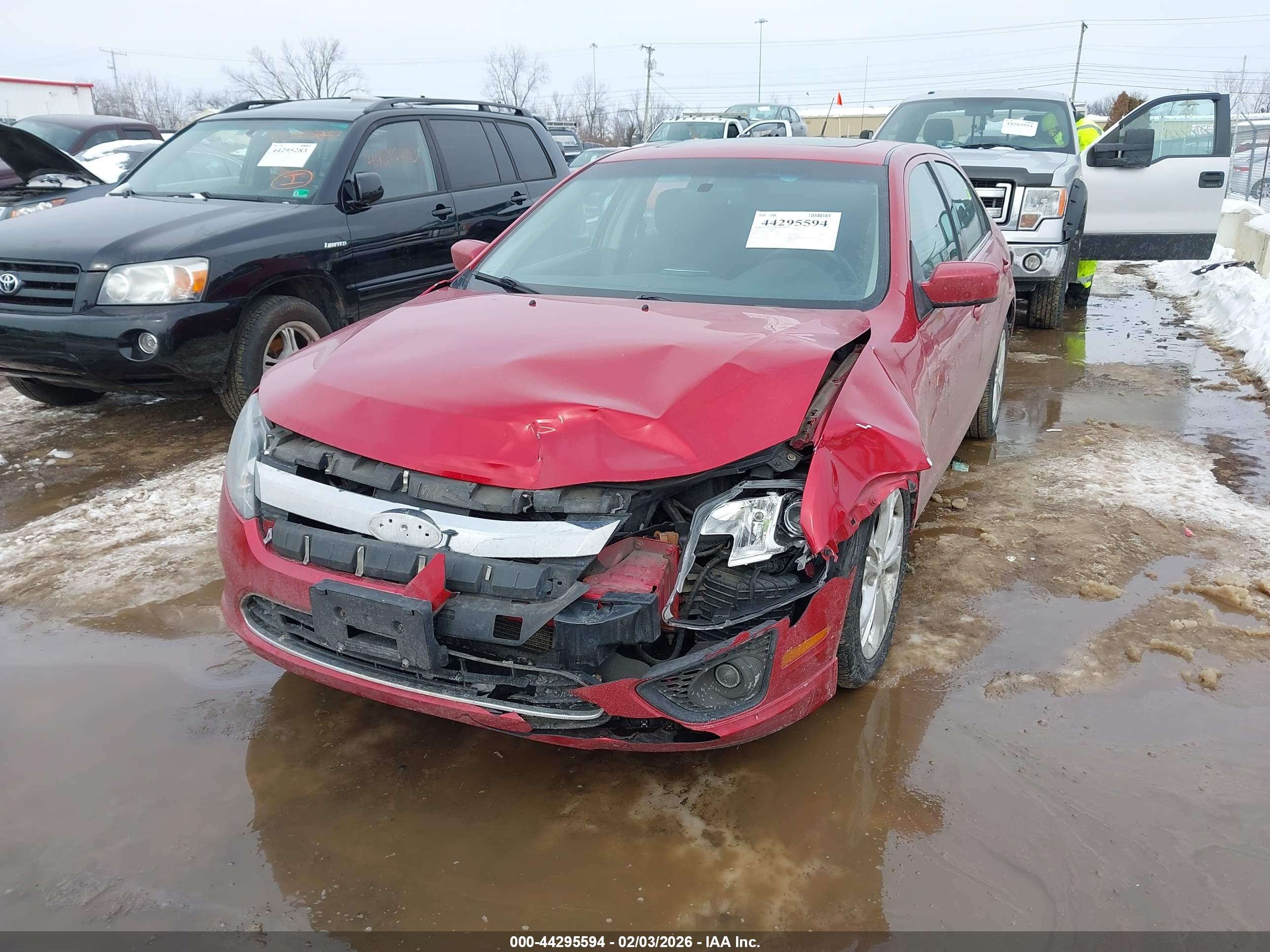 FORD FUSION image 6
