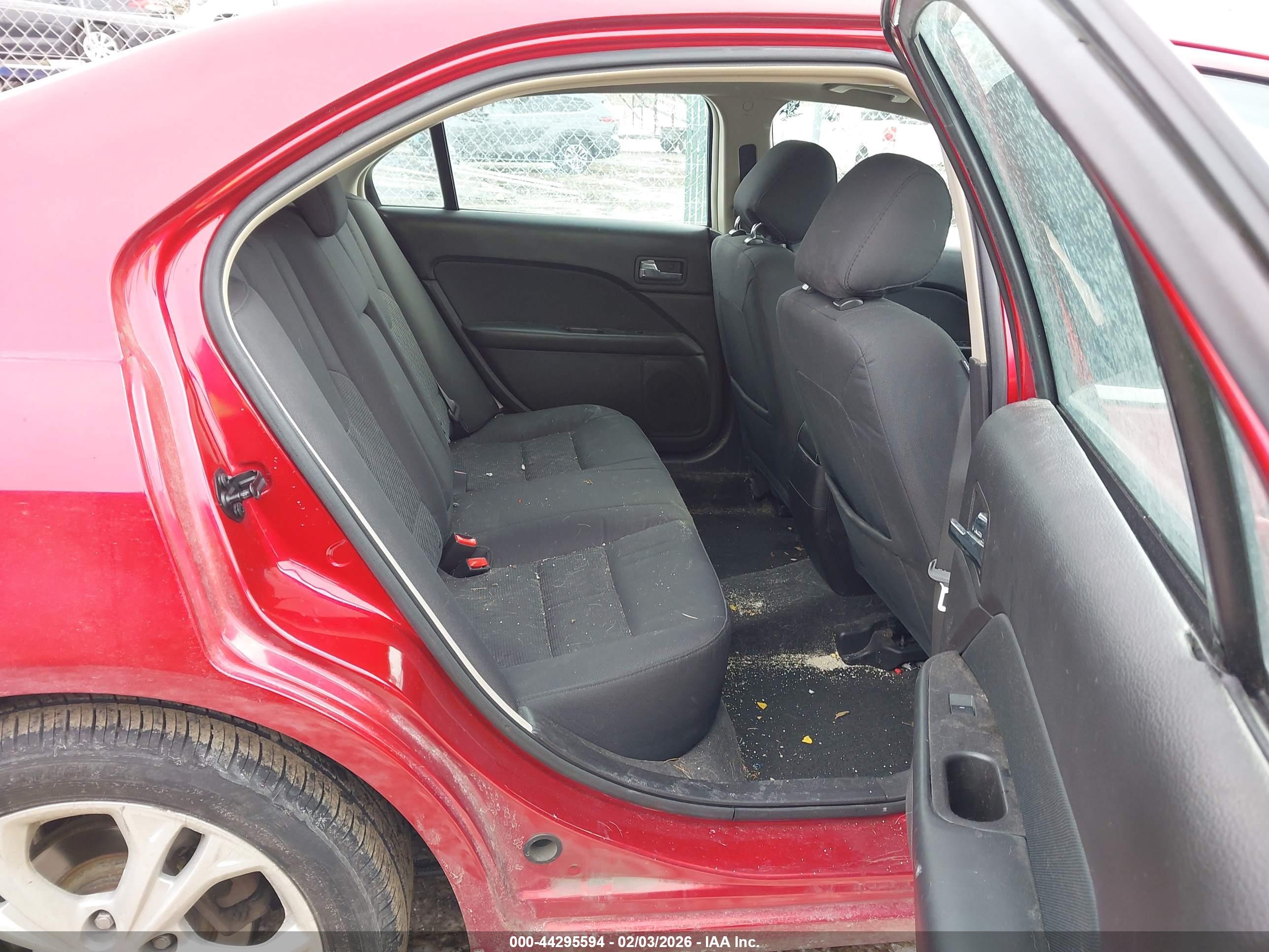 FORD FUSION image 8