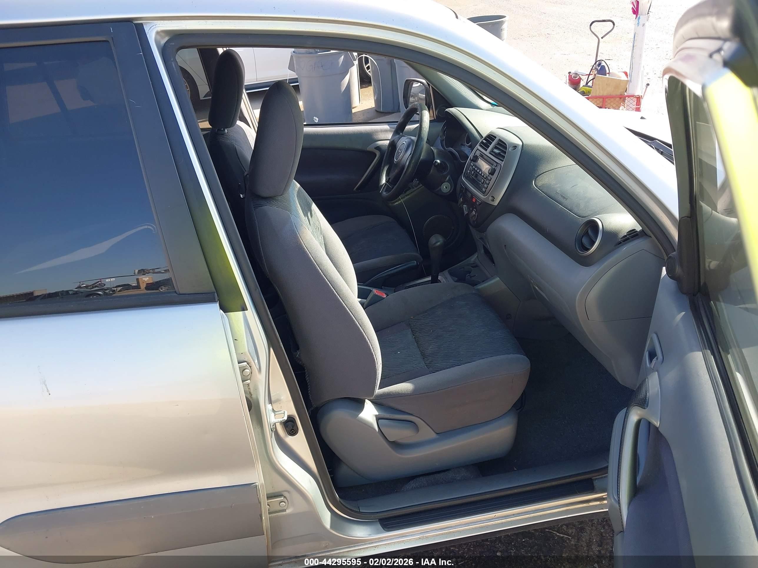 TOYOTA RAV4 image 5