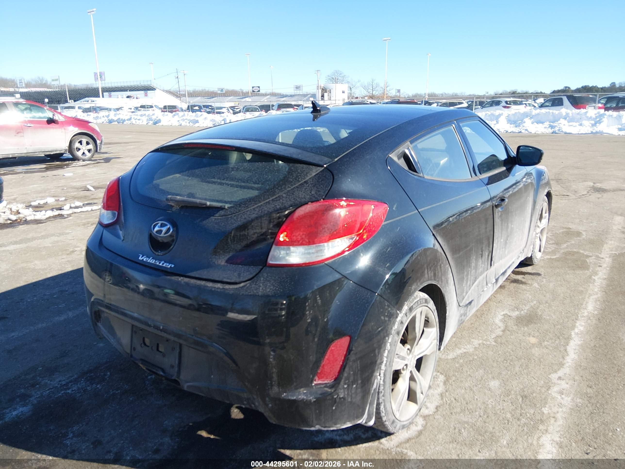 HYUNDAI VELOSTER image 4