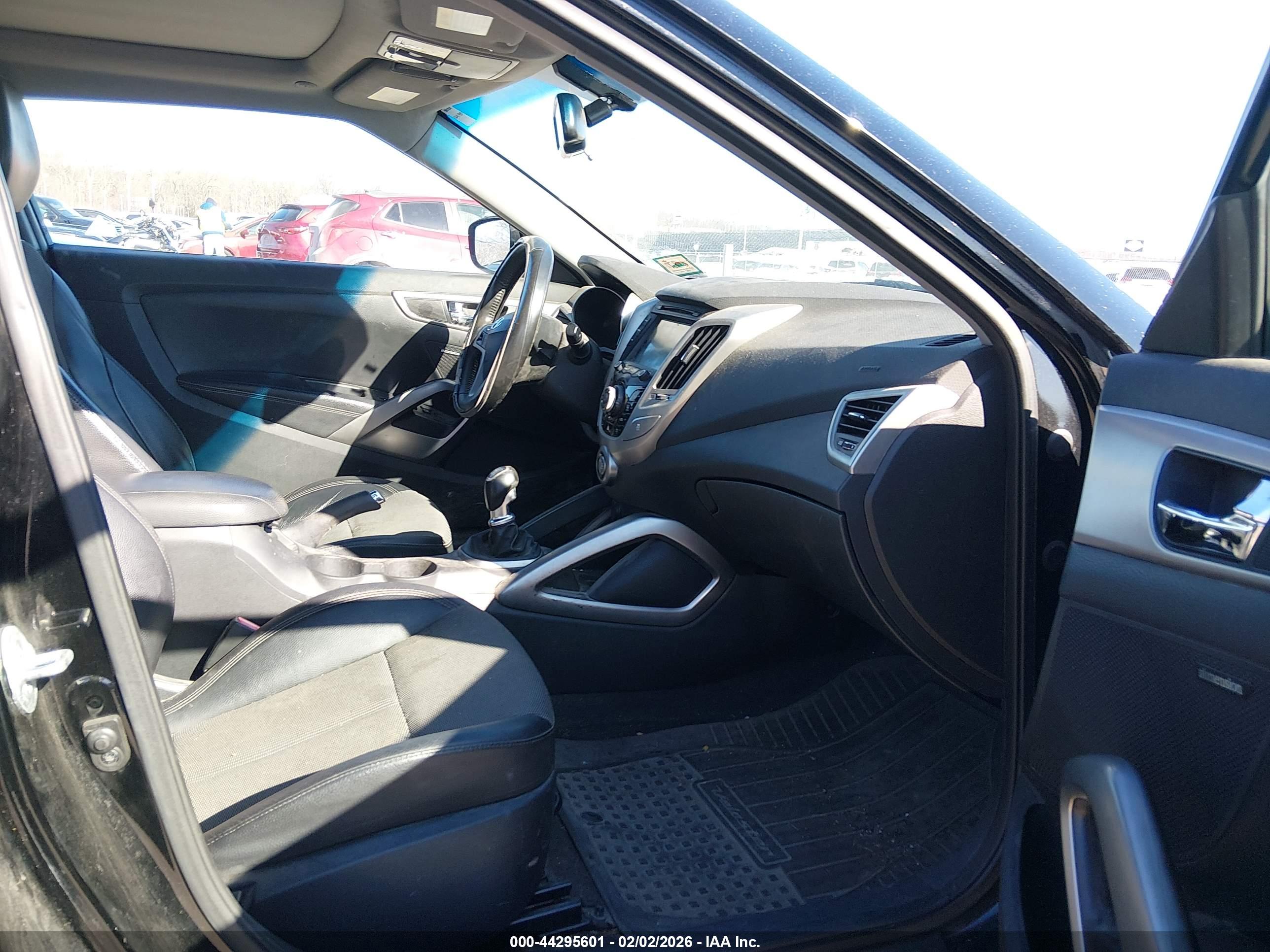 HYUNDAI VELOSTER image 5