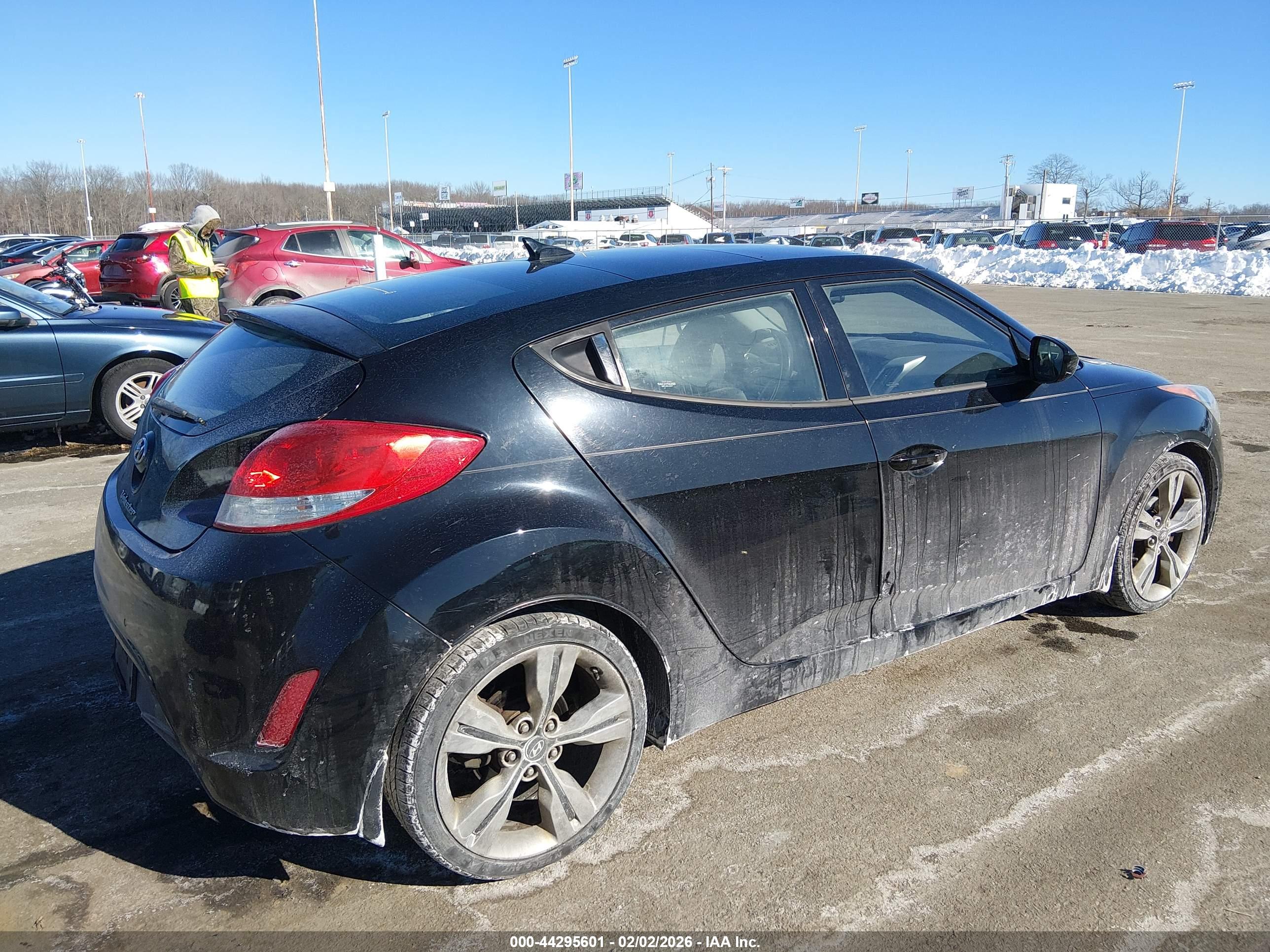 HYUNDAI VELOSTER image 6