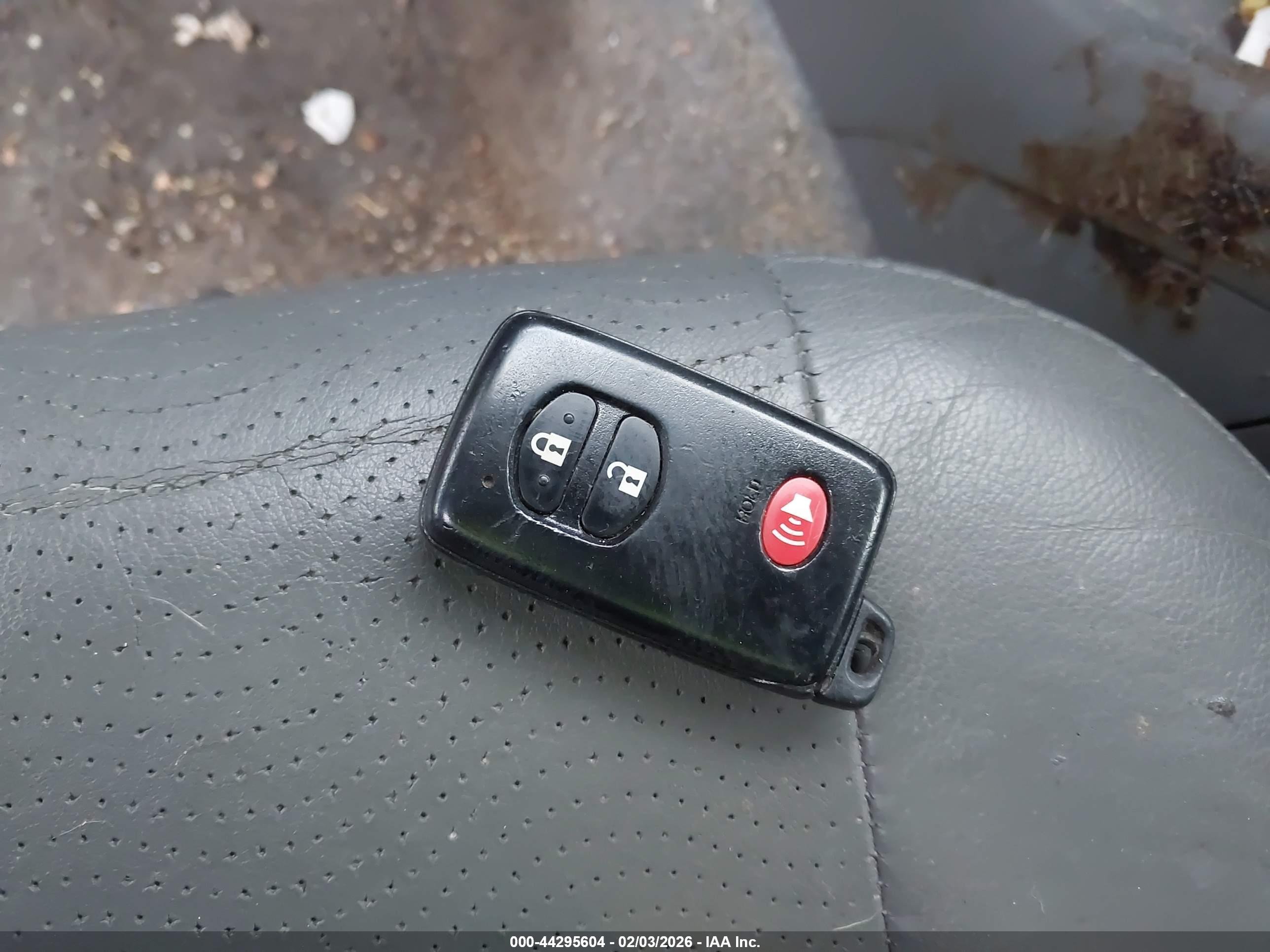 TOYOTA PRIUS image 11