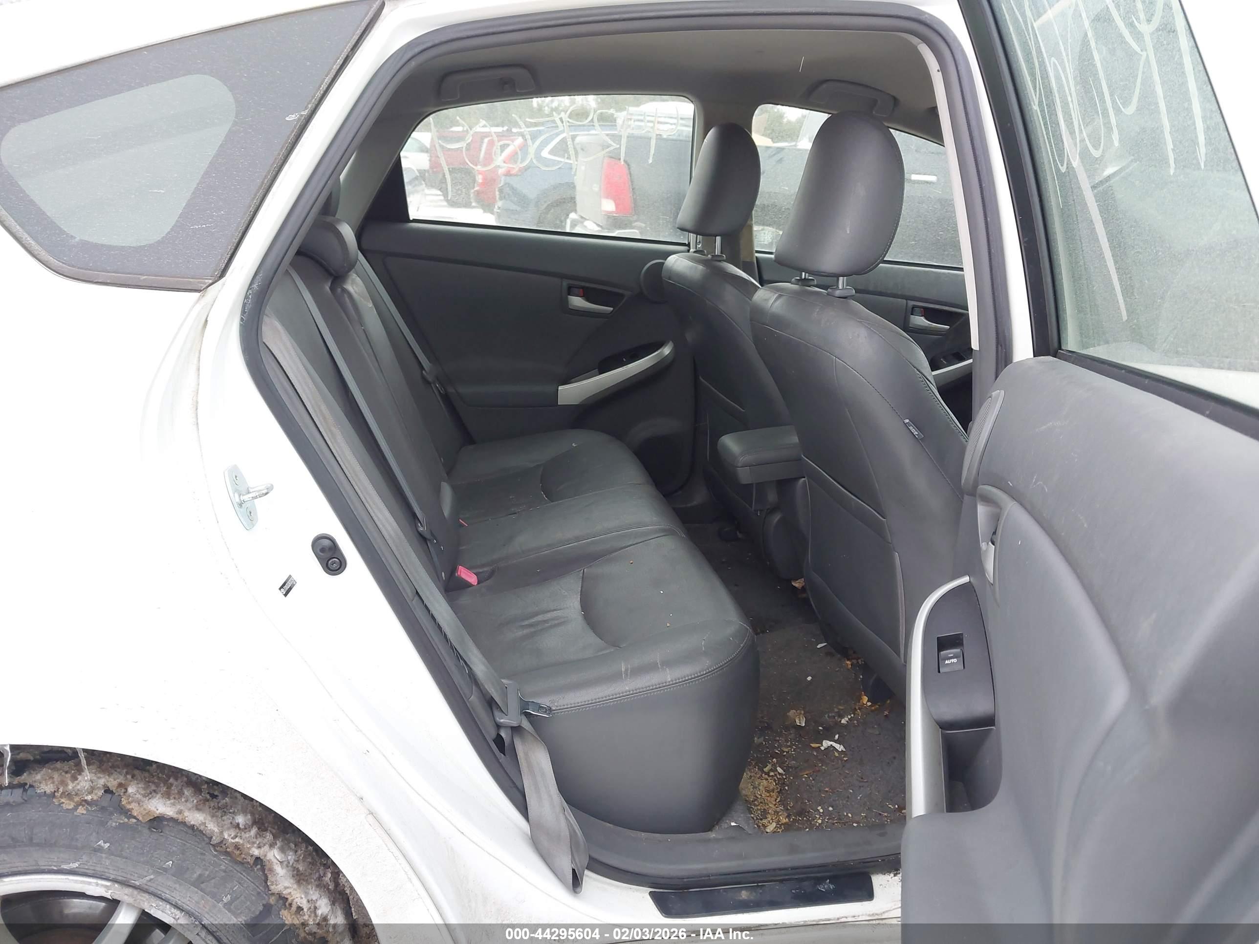 TOYOTA PRIUS image 8