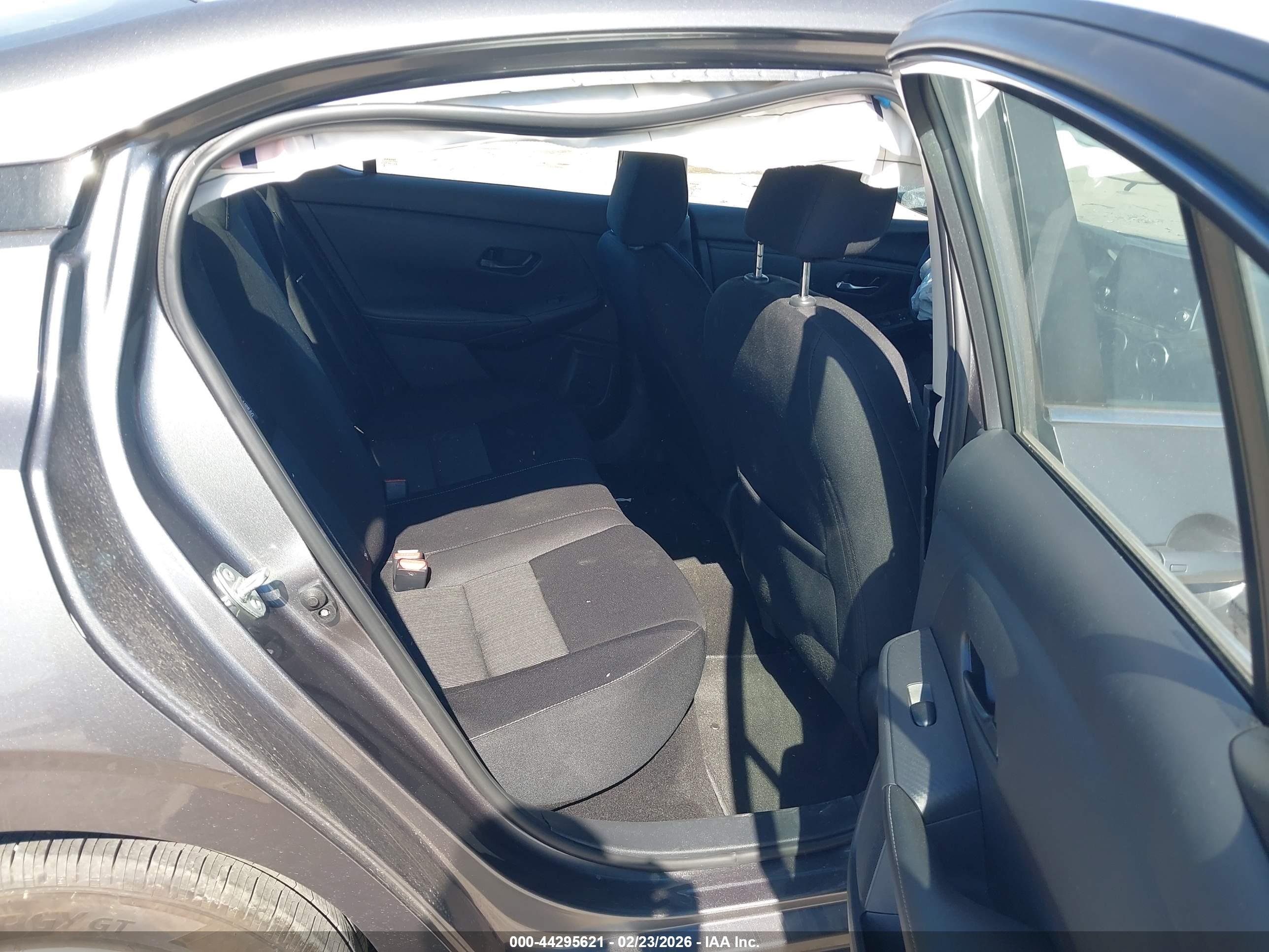 NISSAN SENTRA image 8