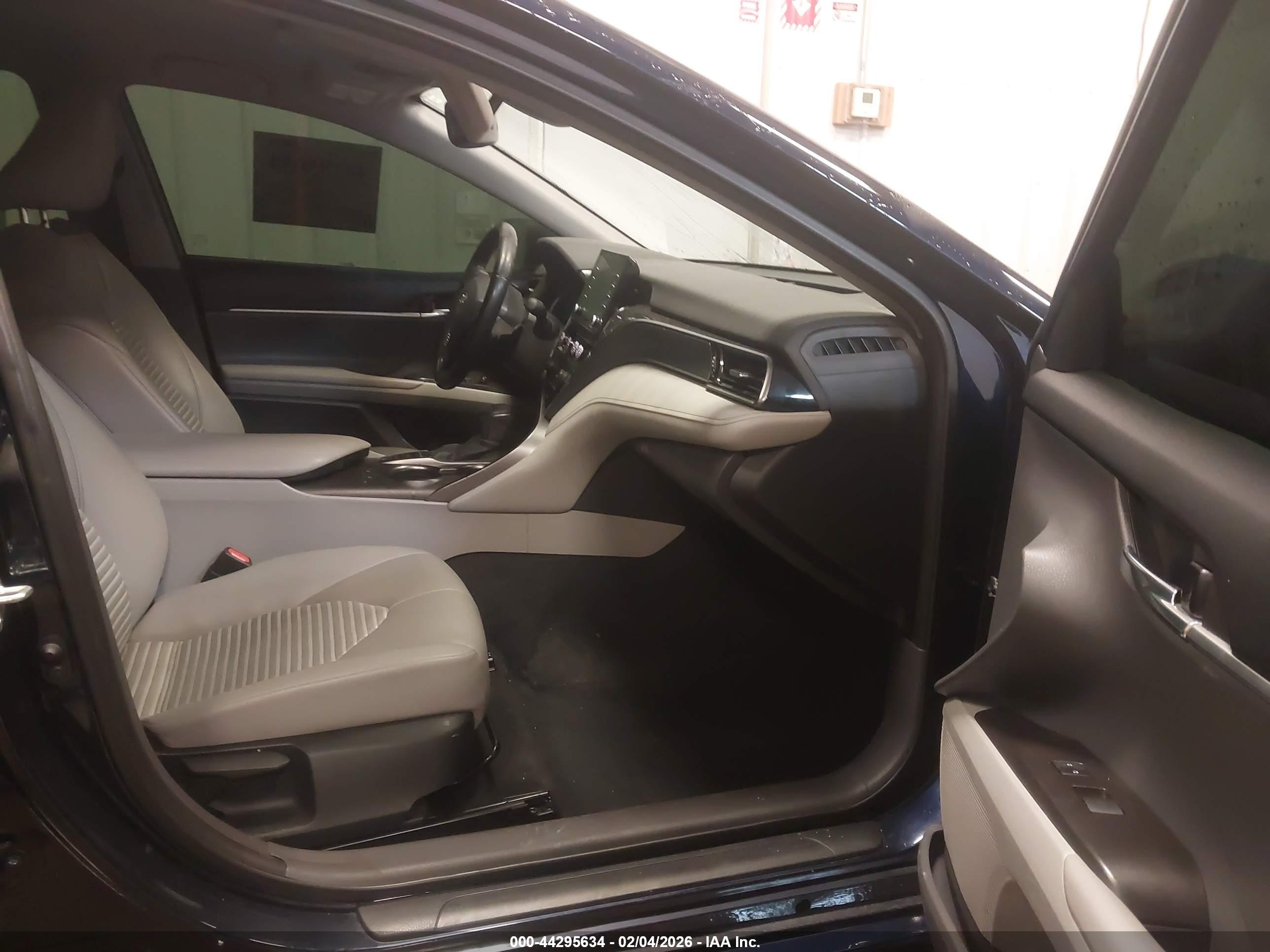 TOYOTA CAMRY image 5
