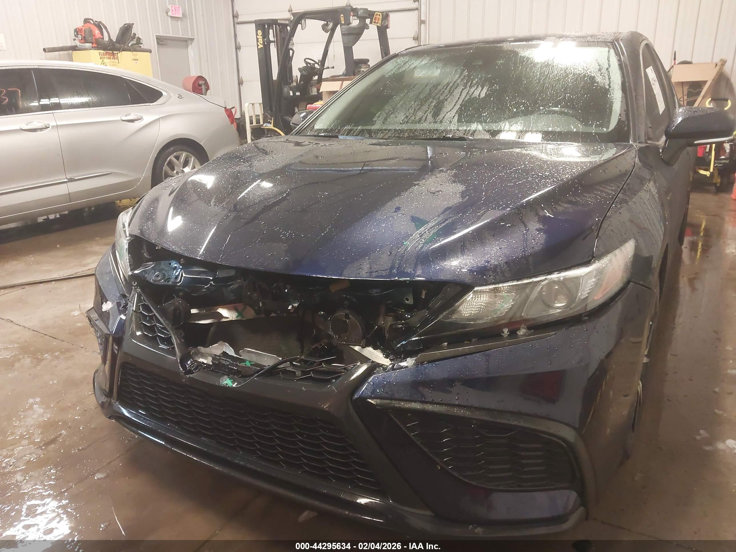 TOYOTA CAMRY image 6
