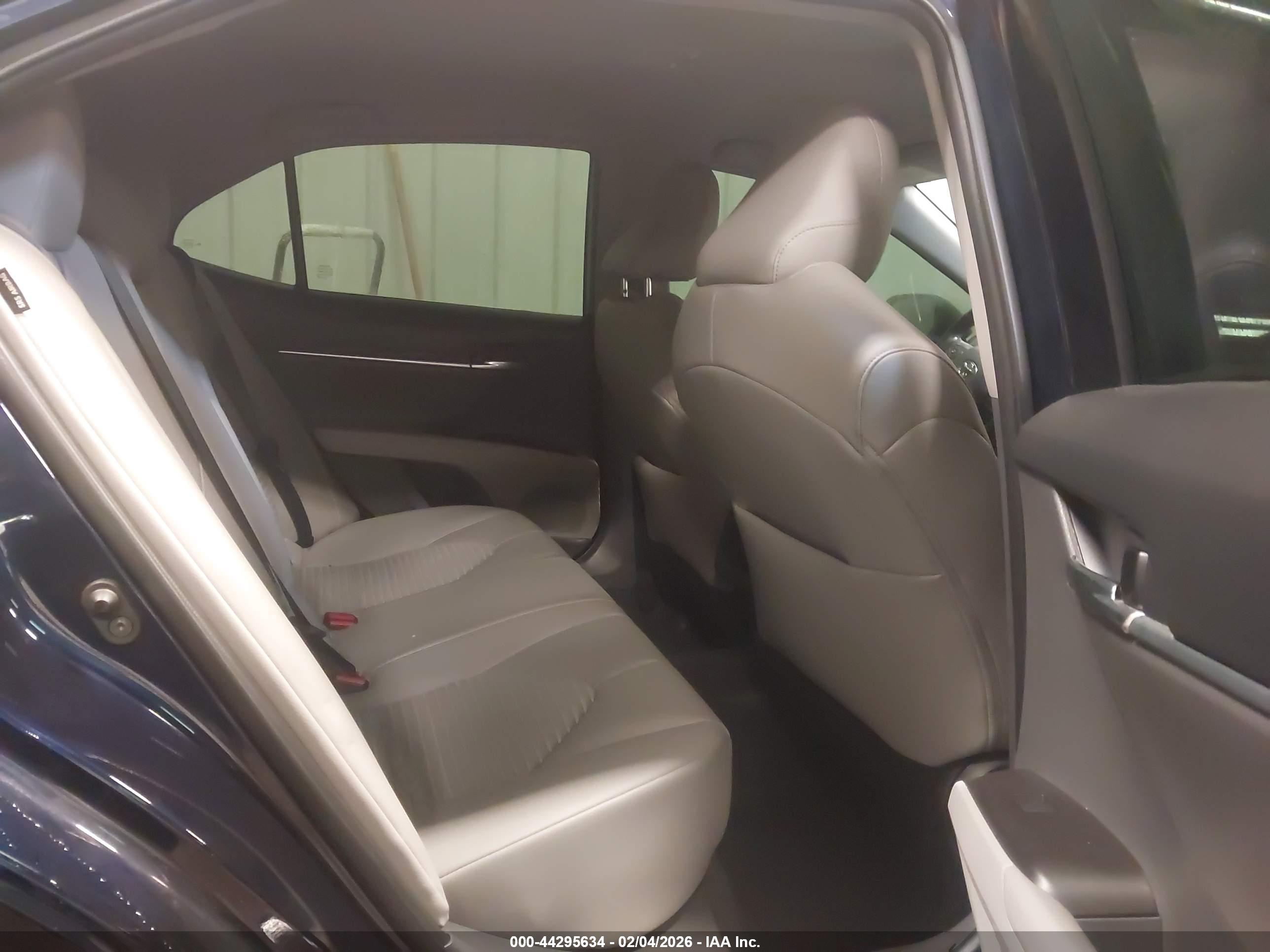 TOYOTA CAMRY image 8