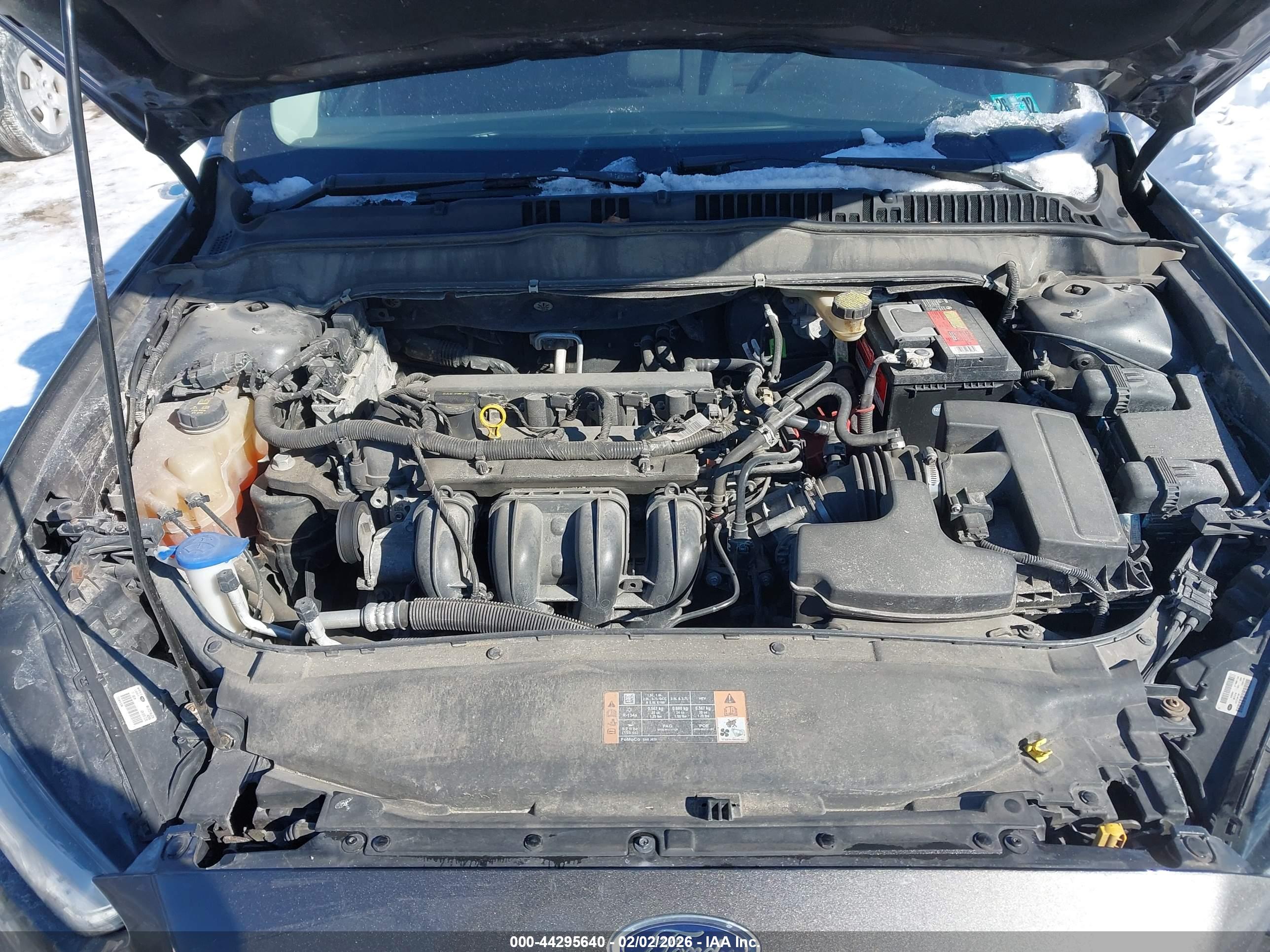 FORD FUSION image 10