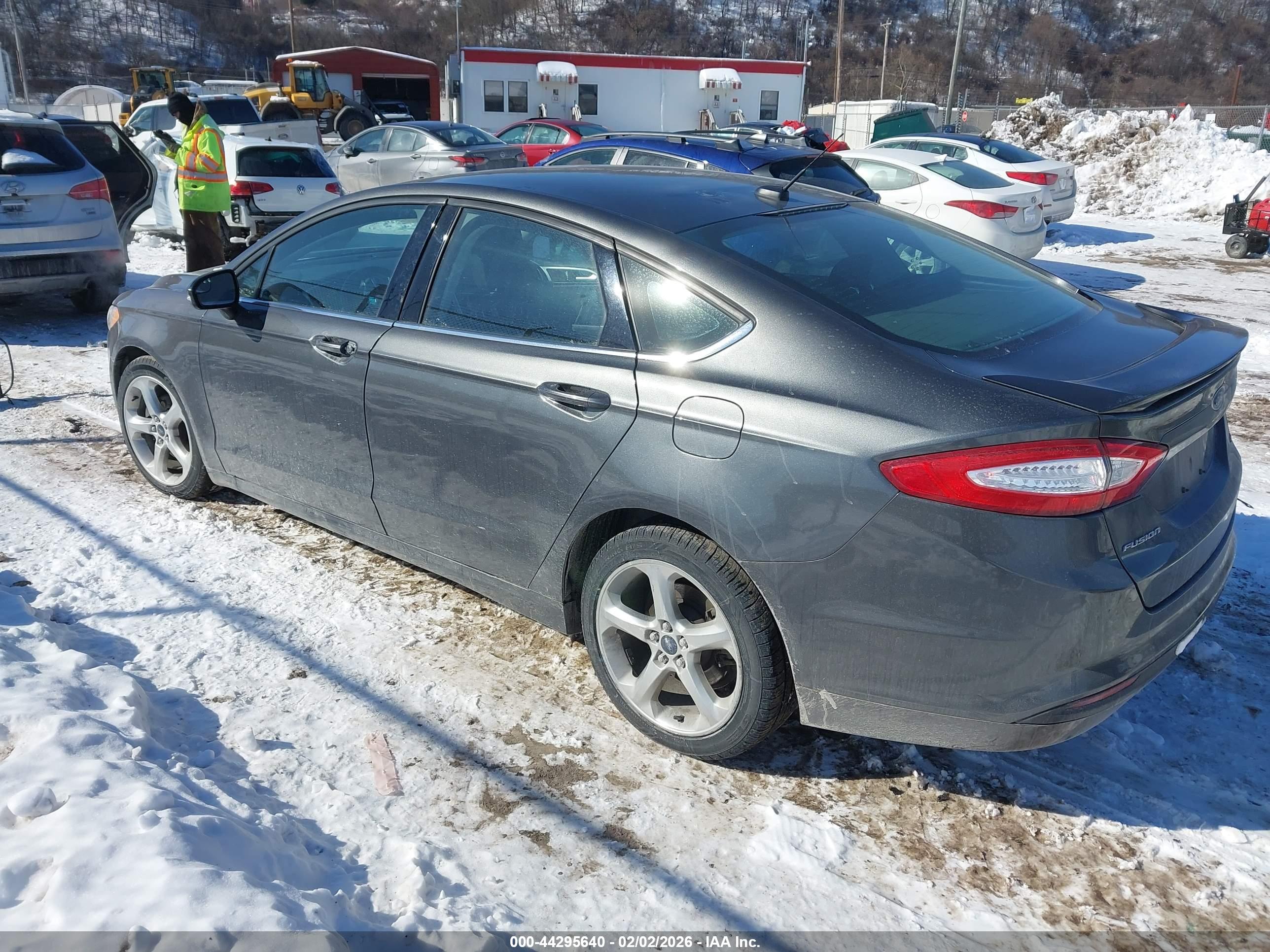 FORD FUSION image 3