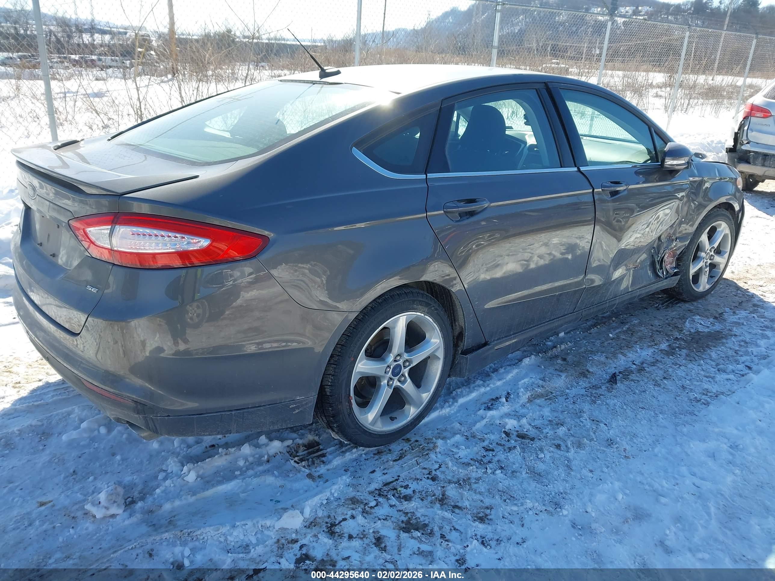 FORD FUSION image 4